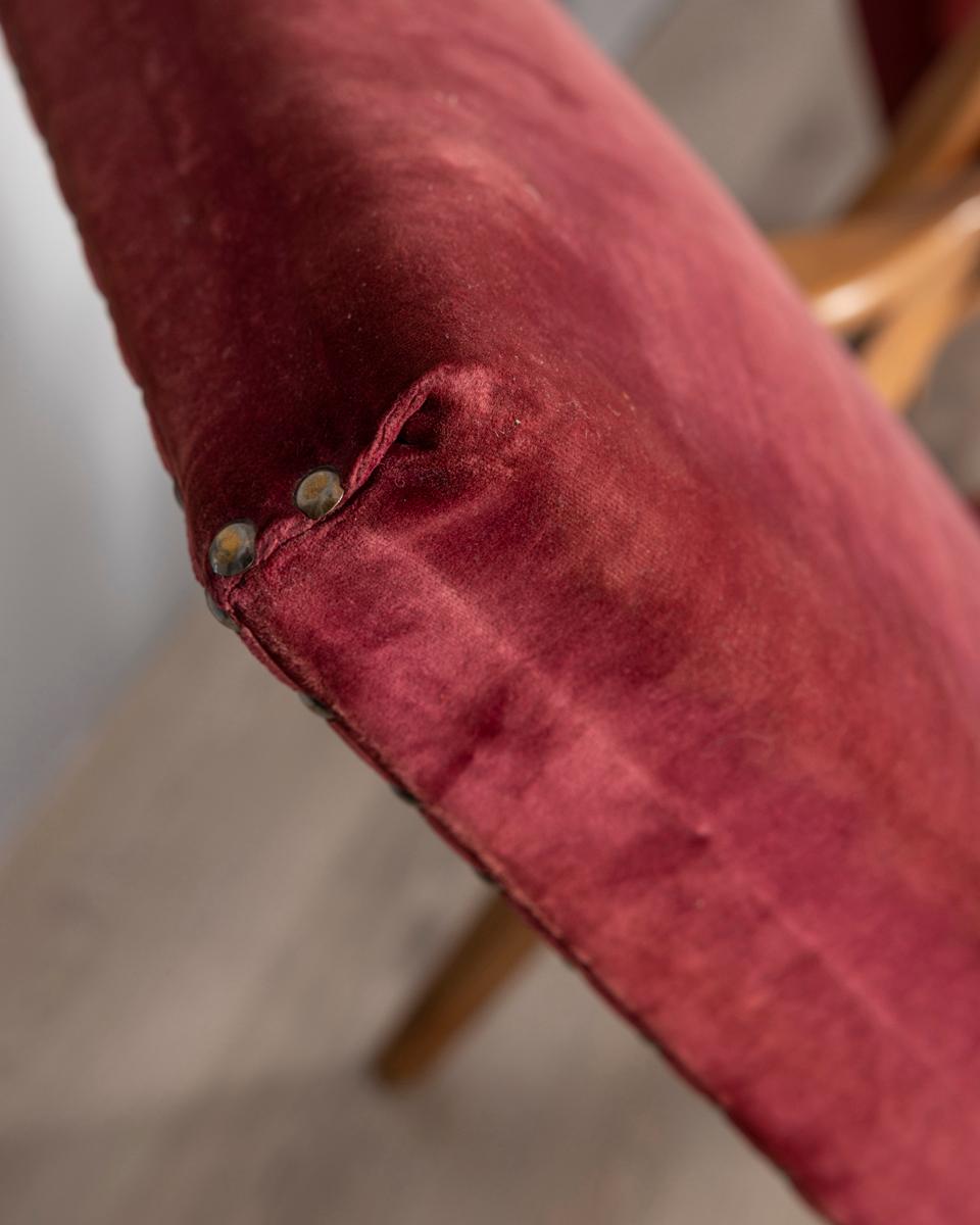 Coppia di poltrone vintage anni 50 in velluto Bordeaux design Italiano en vente 1