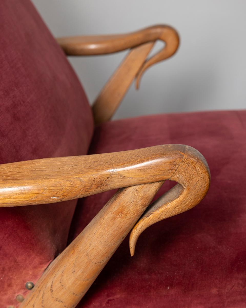 Coppia di poltrone vintage anni 50 in velluto Bordeaux design Italiano en vente 3