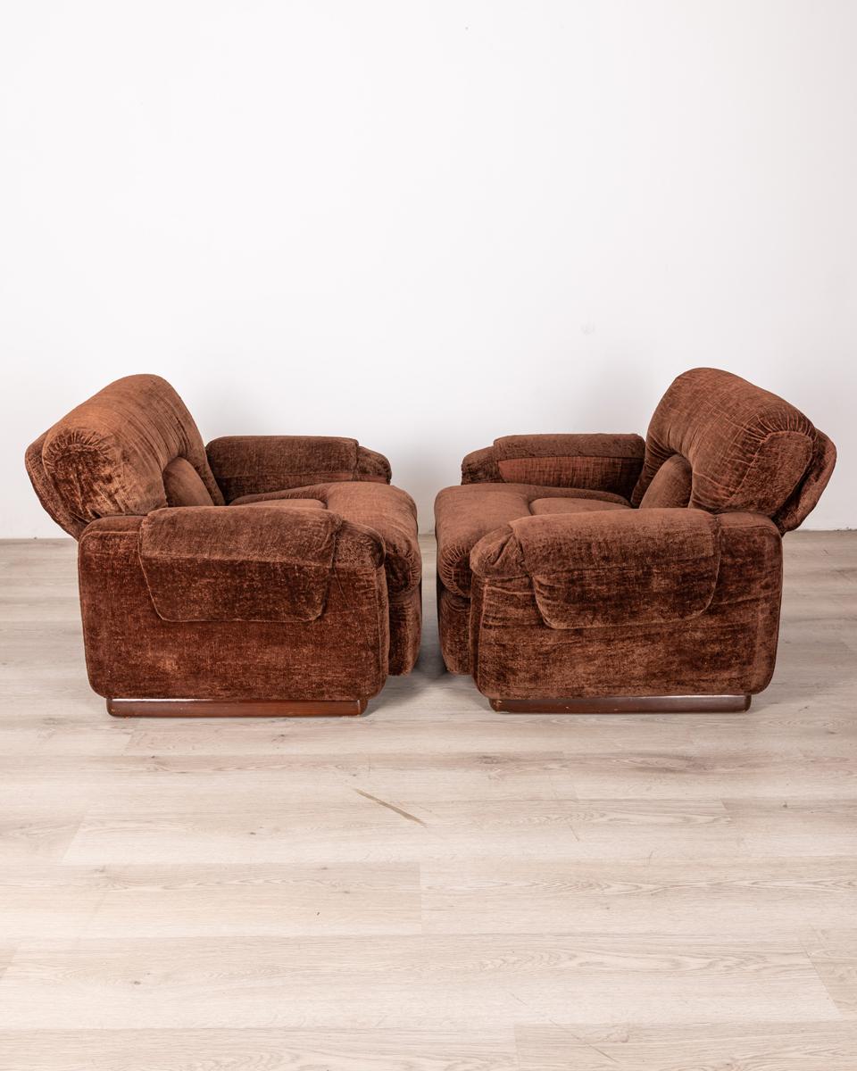 Pair of armchairs with wood and metal frame and brown velvet upholstery, Italian design, 1960s.

CONDITION: In good condition, shows signs of wear given by time.

DIMENSIONS: Height 72 cm; Width 95 cm; Length 95 cm

MATERIAL: Metal, Wood and