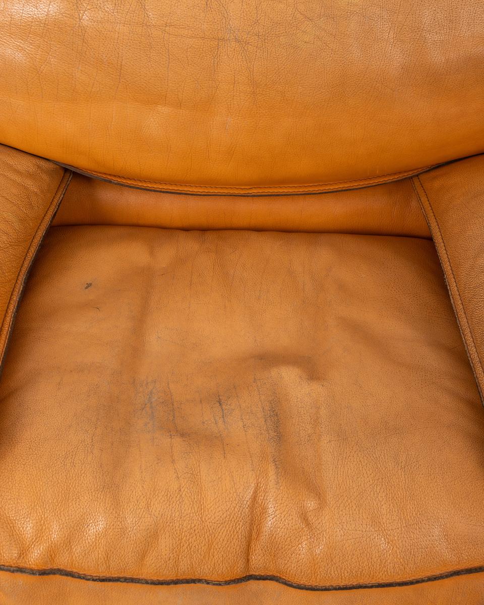 Late 20th Century Pair of vintage 1970s beige leather armchairs designed by Ferruccio Brunati For Sale
