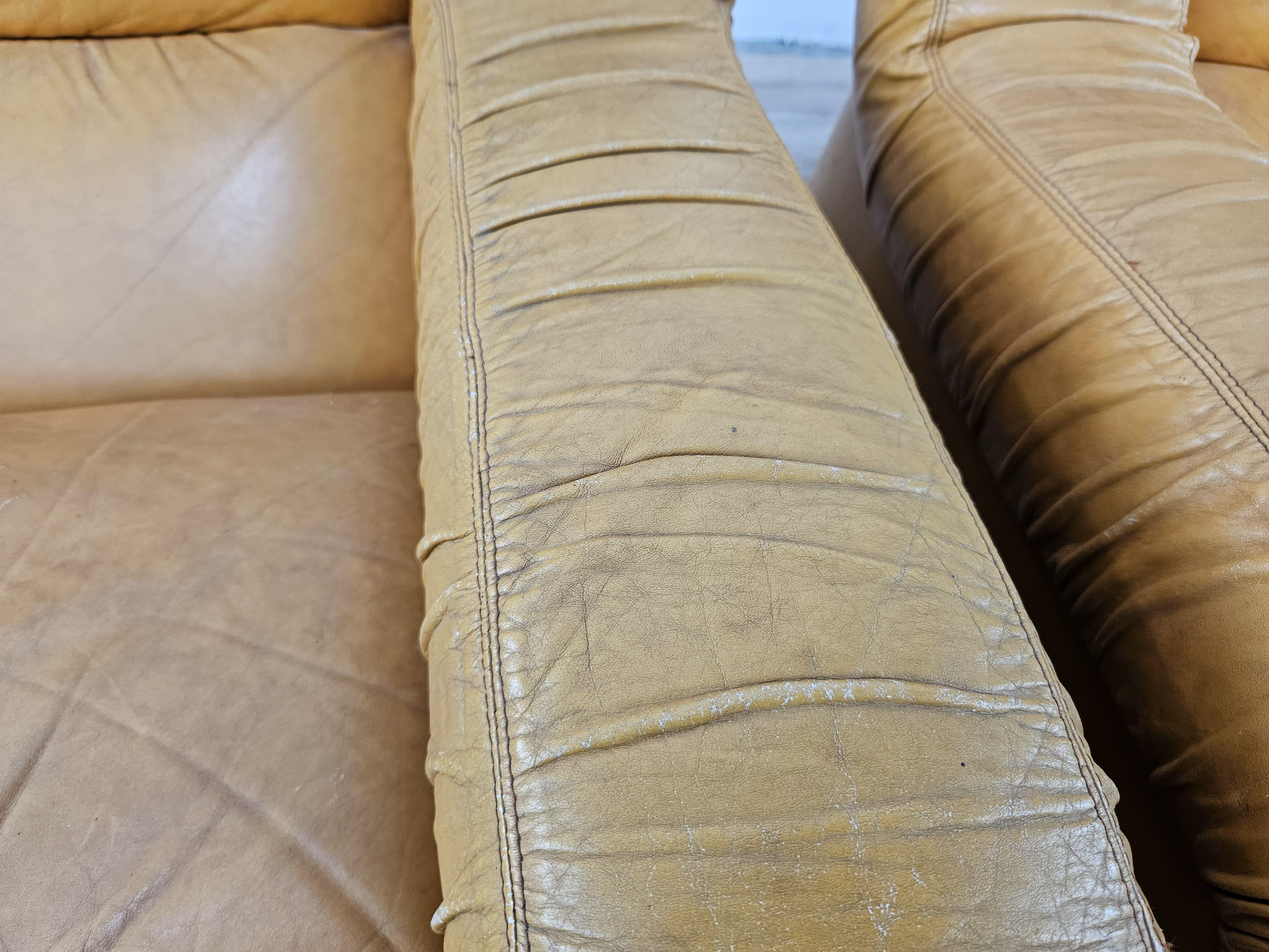 Coppia di poltrone vintage in pelle marrone anni '70 5