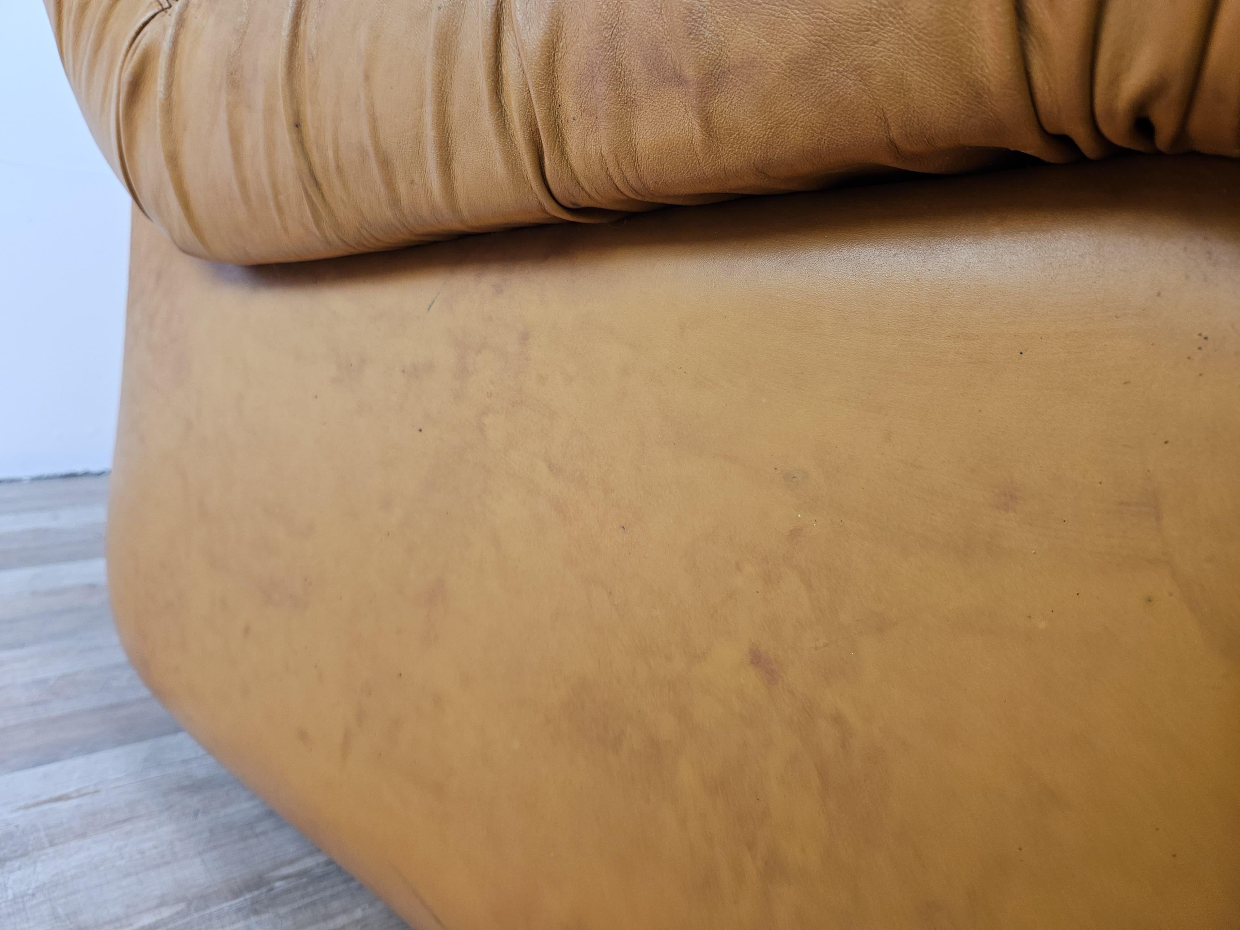 Coppia di poltrone vintage in pelle marrone anni '70 7