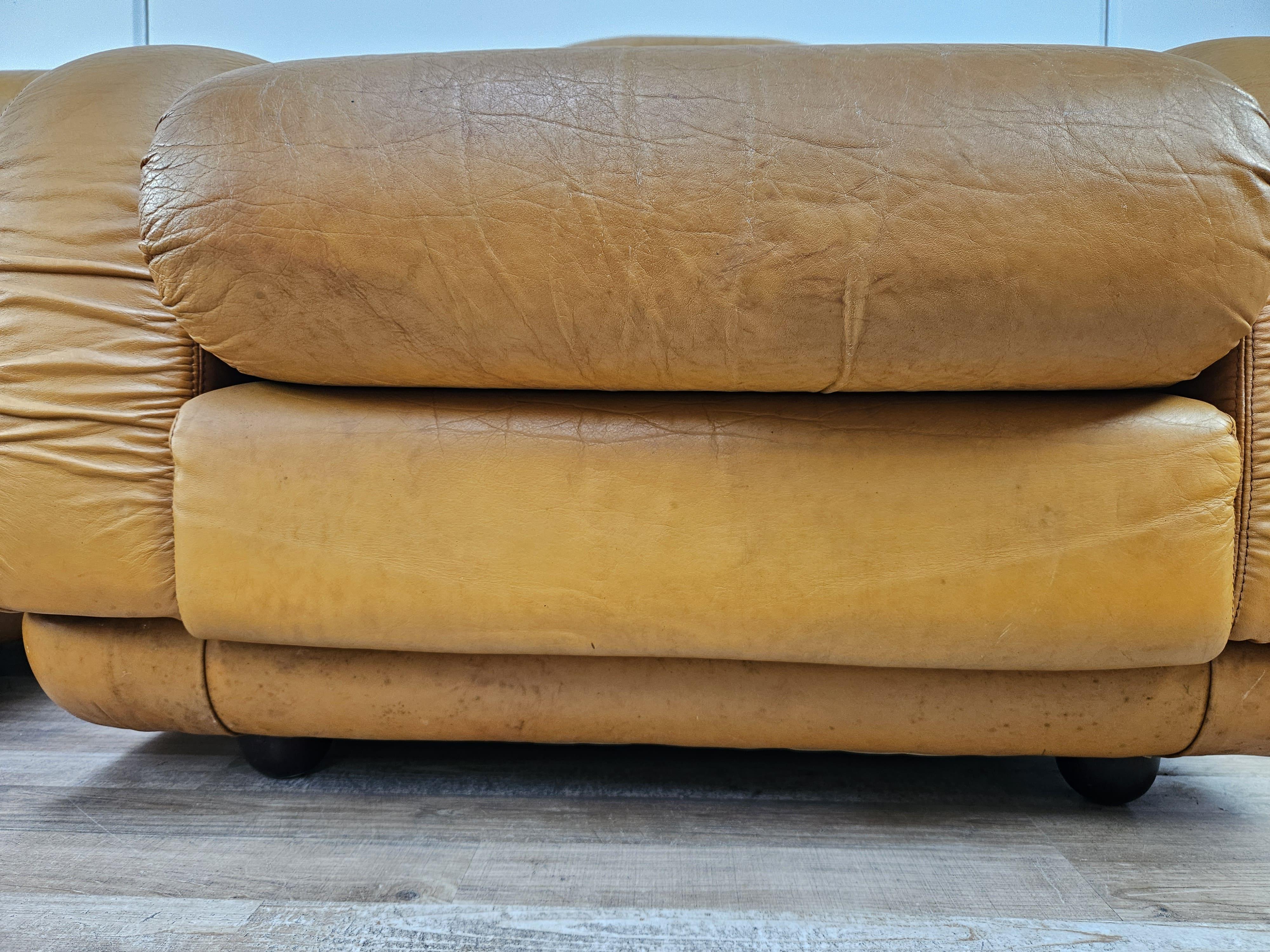Coppia di poltrone vintage in pelle marrone anni '70 9