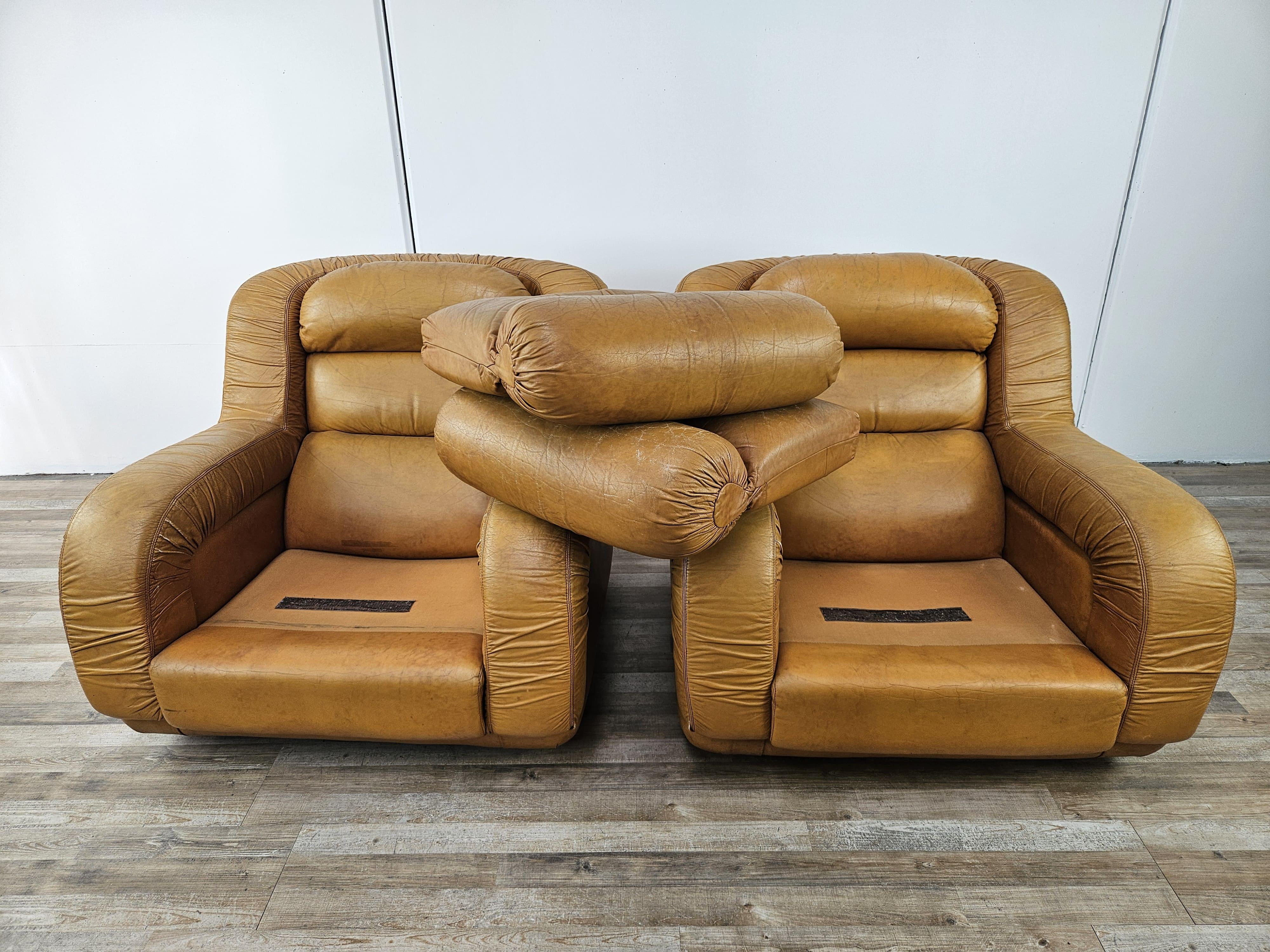 Coppia di poltrone vintage in pelle marrone anni '70 10