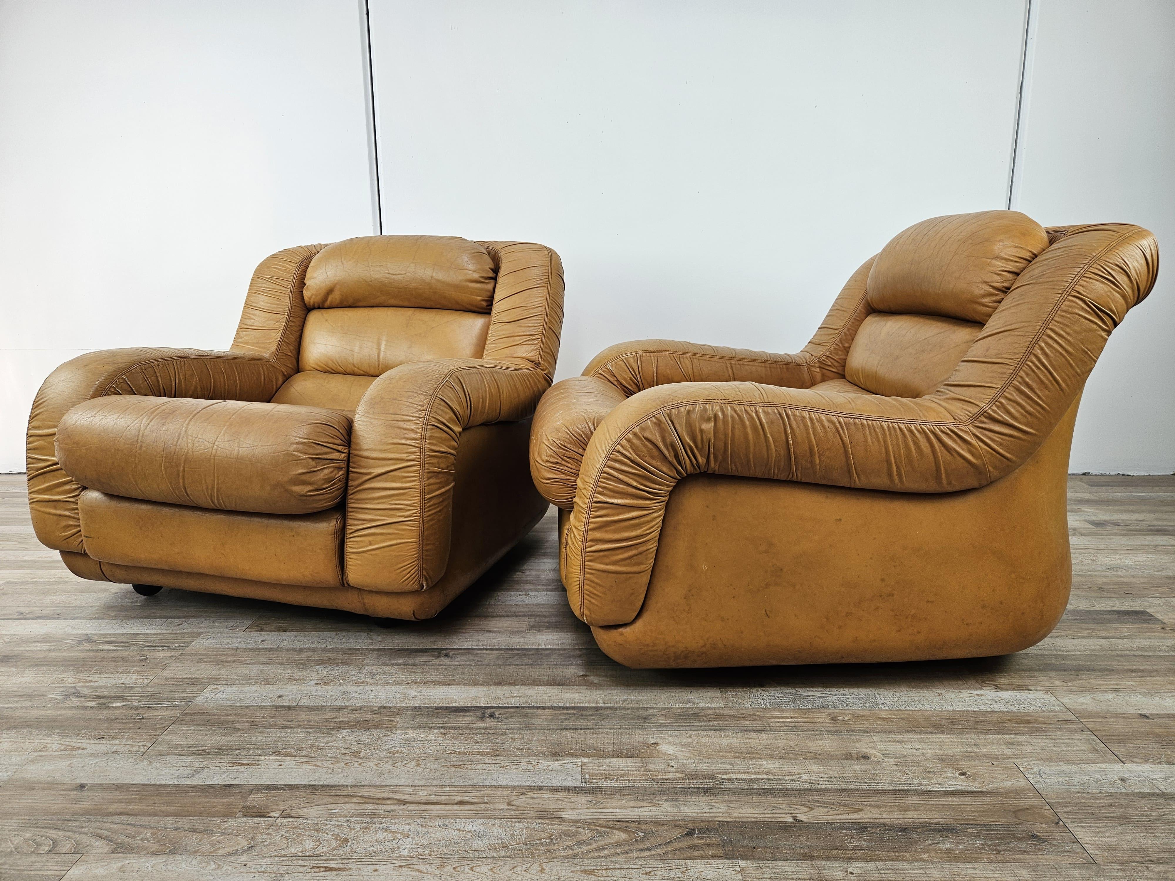 Italian Coppia di poltrone vintage in pelle marrone anni '70