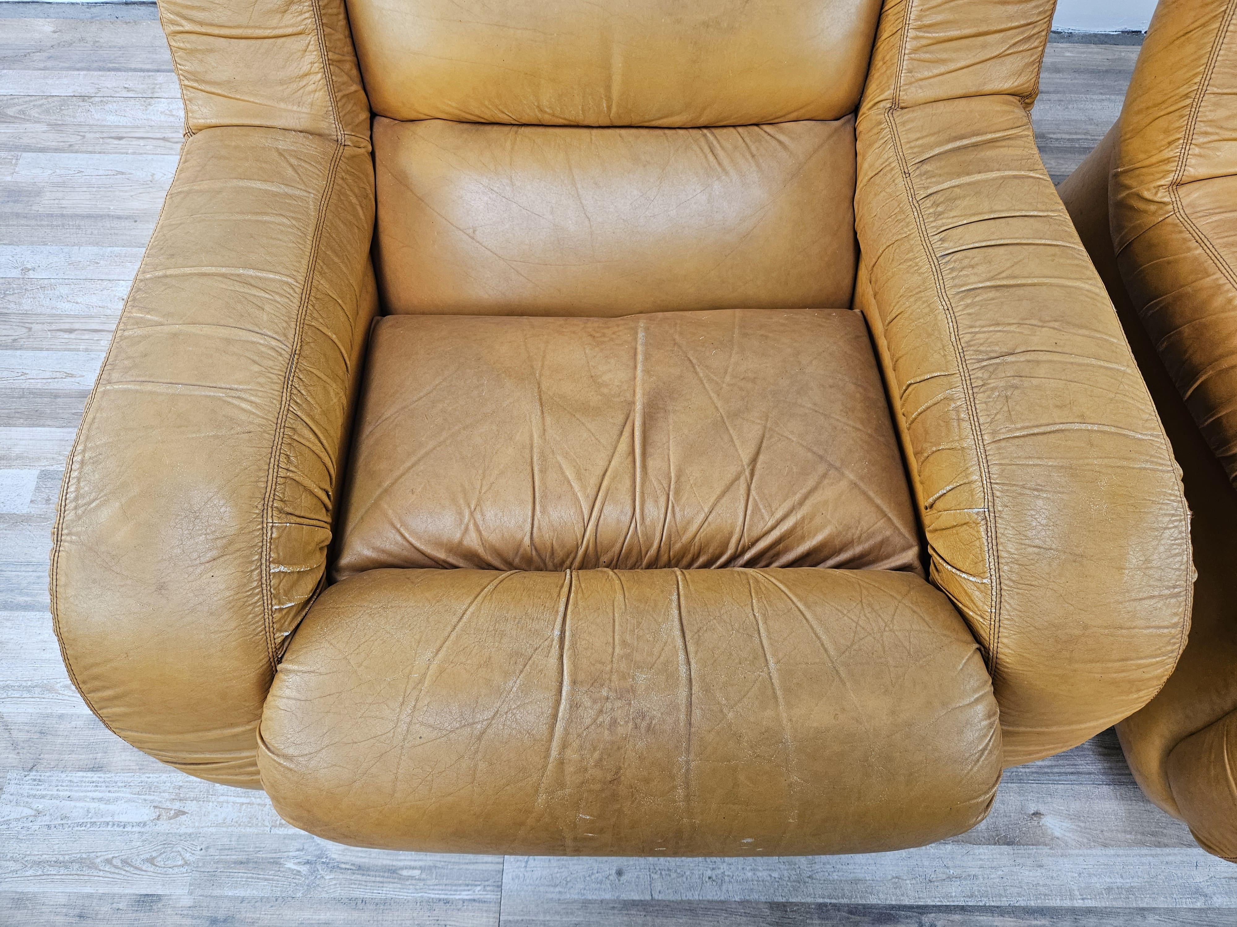 Late 20th Century Coppia di poltrone vintage in pelle marrone anni '70
