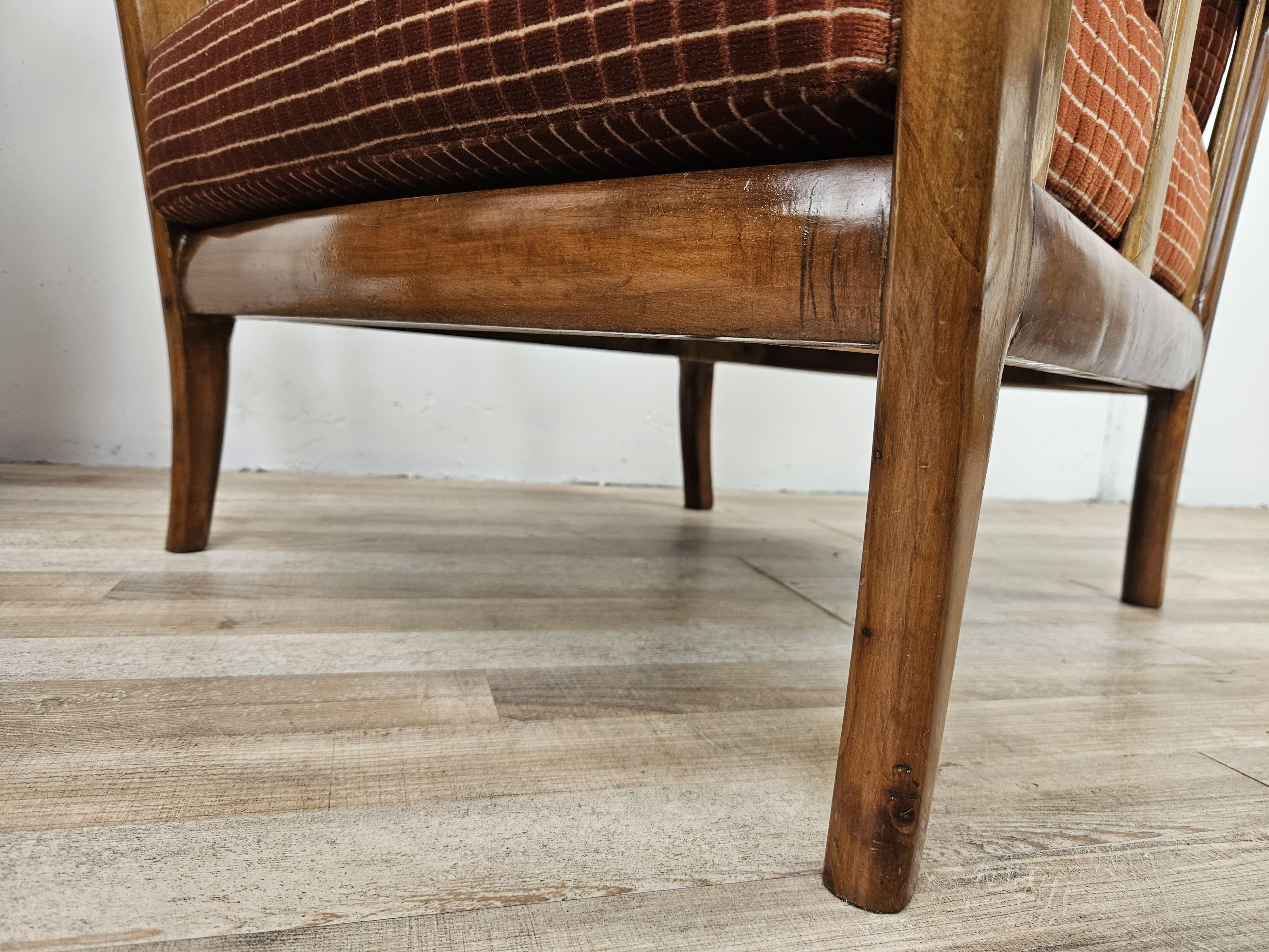 Coppia di poltrone vintage italiane in legno e imbottitura 1950 in vendita 10