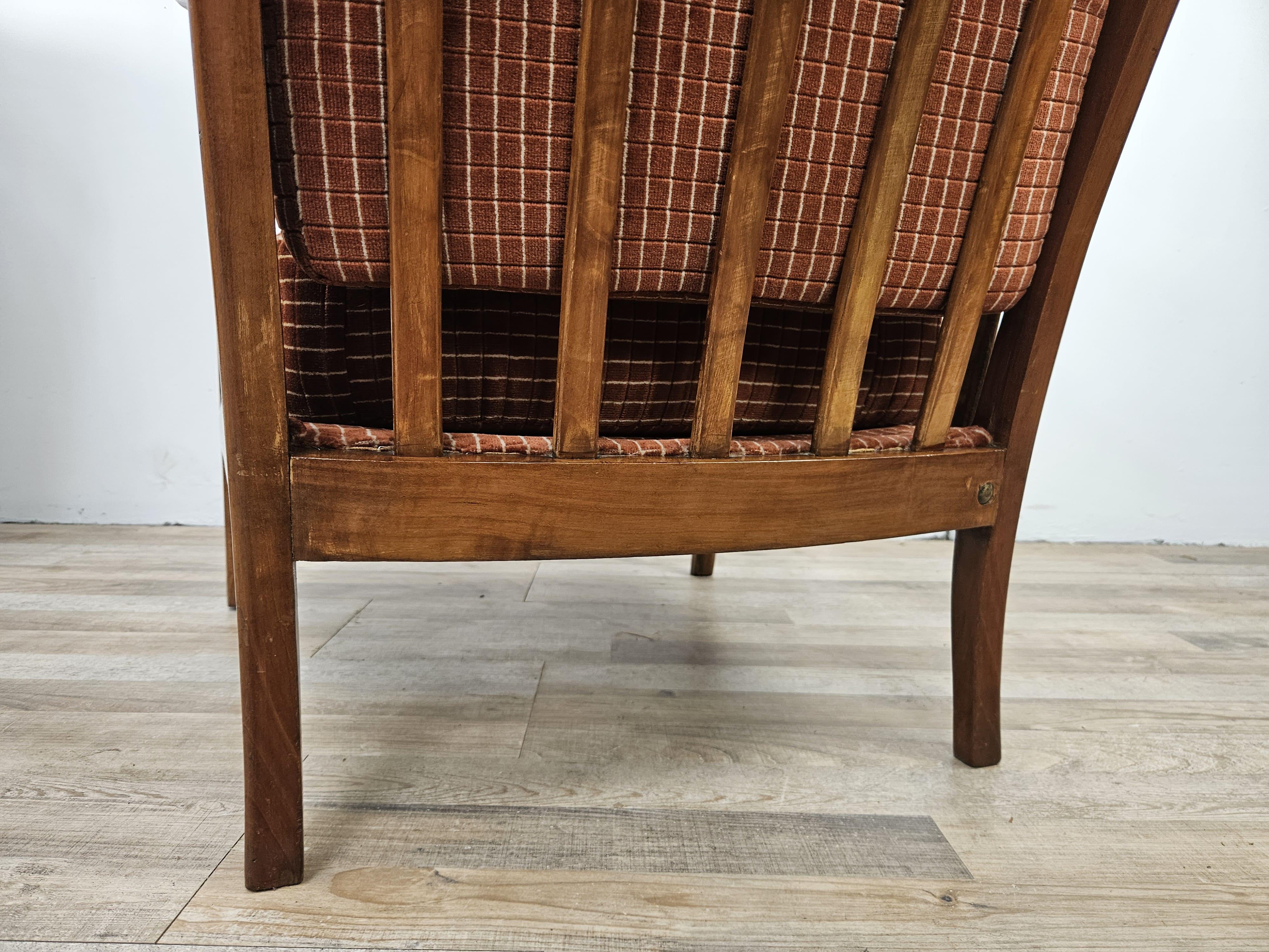 Coppia di poltrone vintage italiane in legno e imbottitura 1950 in vendita 12