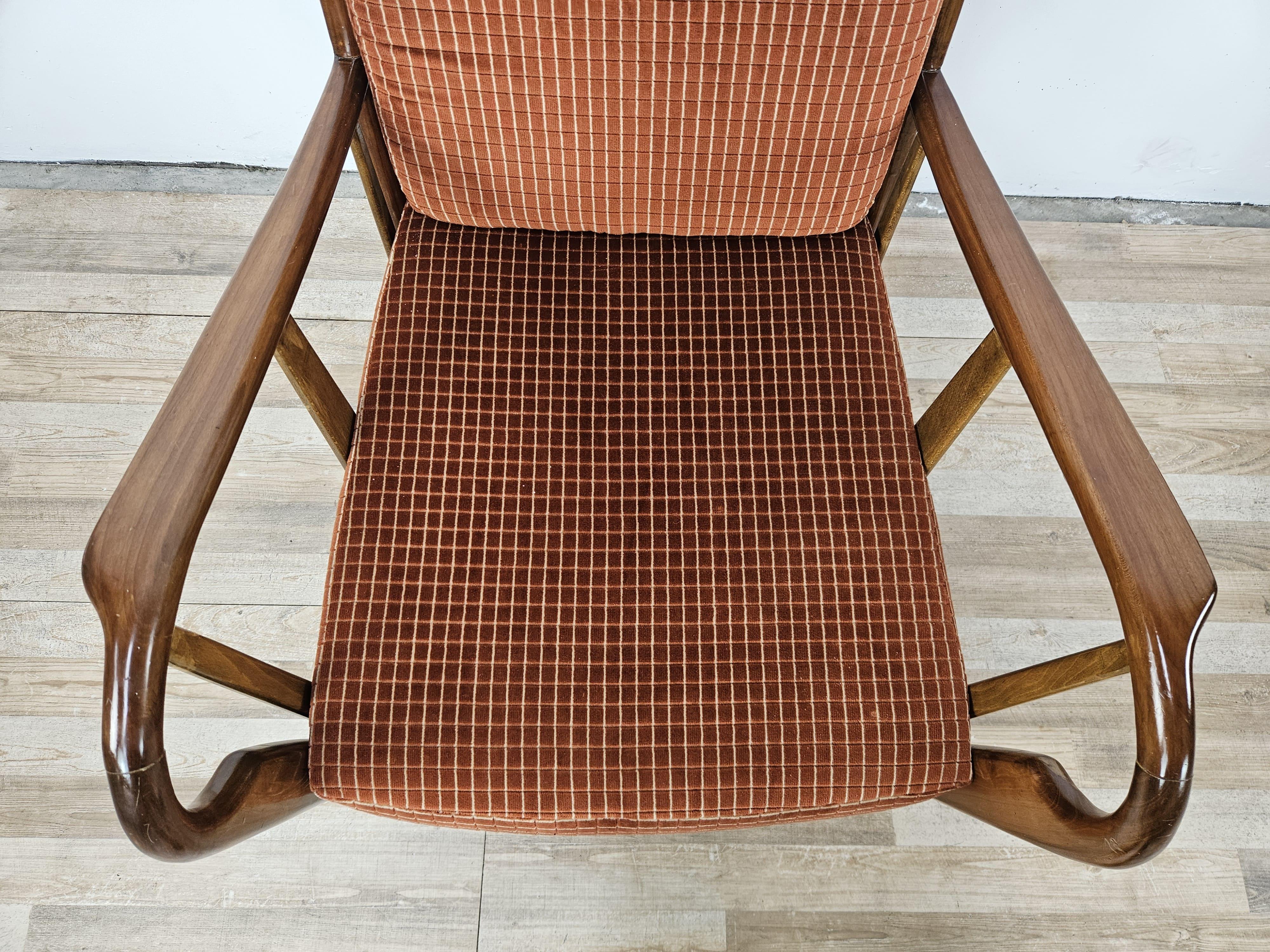 Coppia di poltrone vintage italiane in legno e imbottitura 1950 in vendita 1