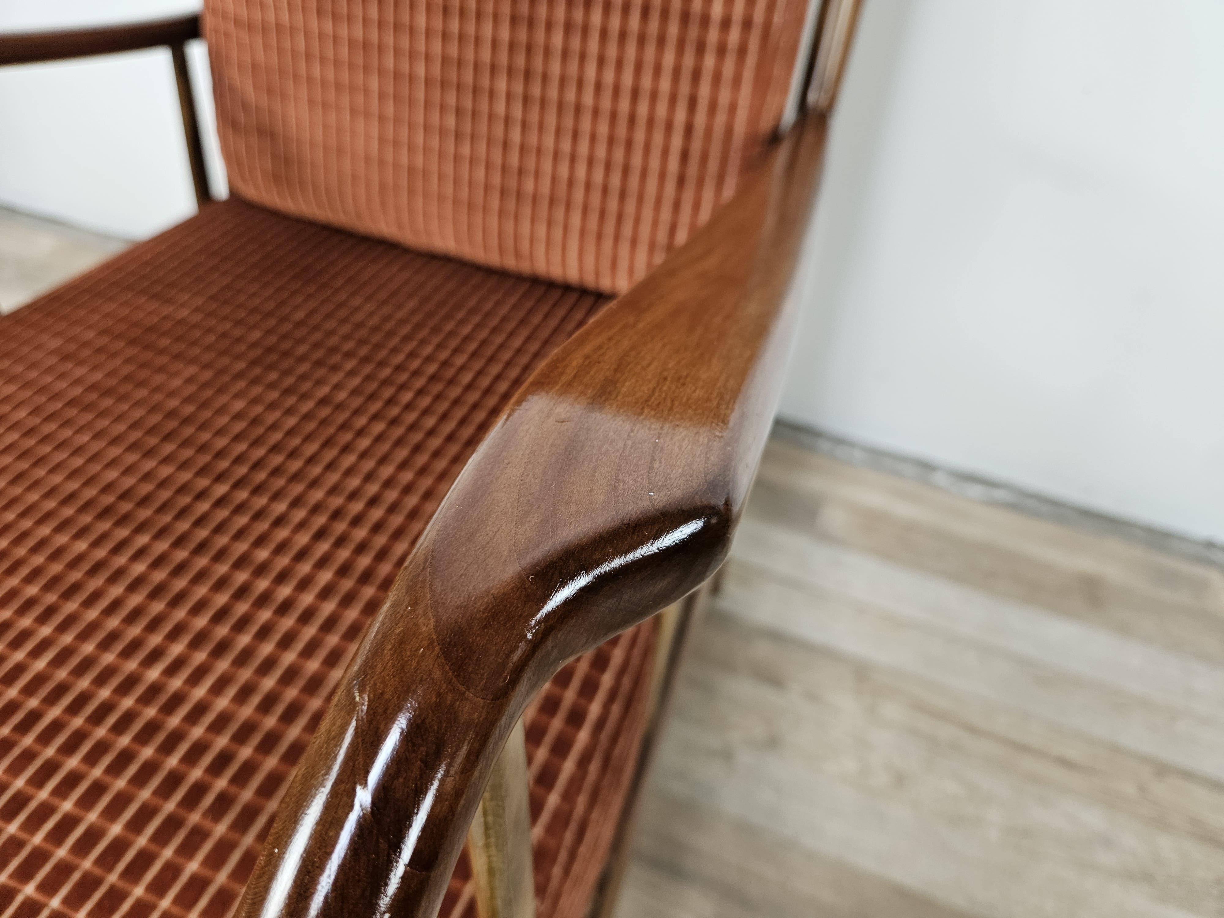 Coppia di poltrone vintage italiane in legno e imbottitura 1950 in vendita 2