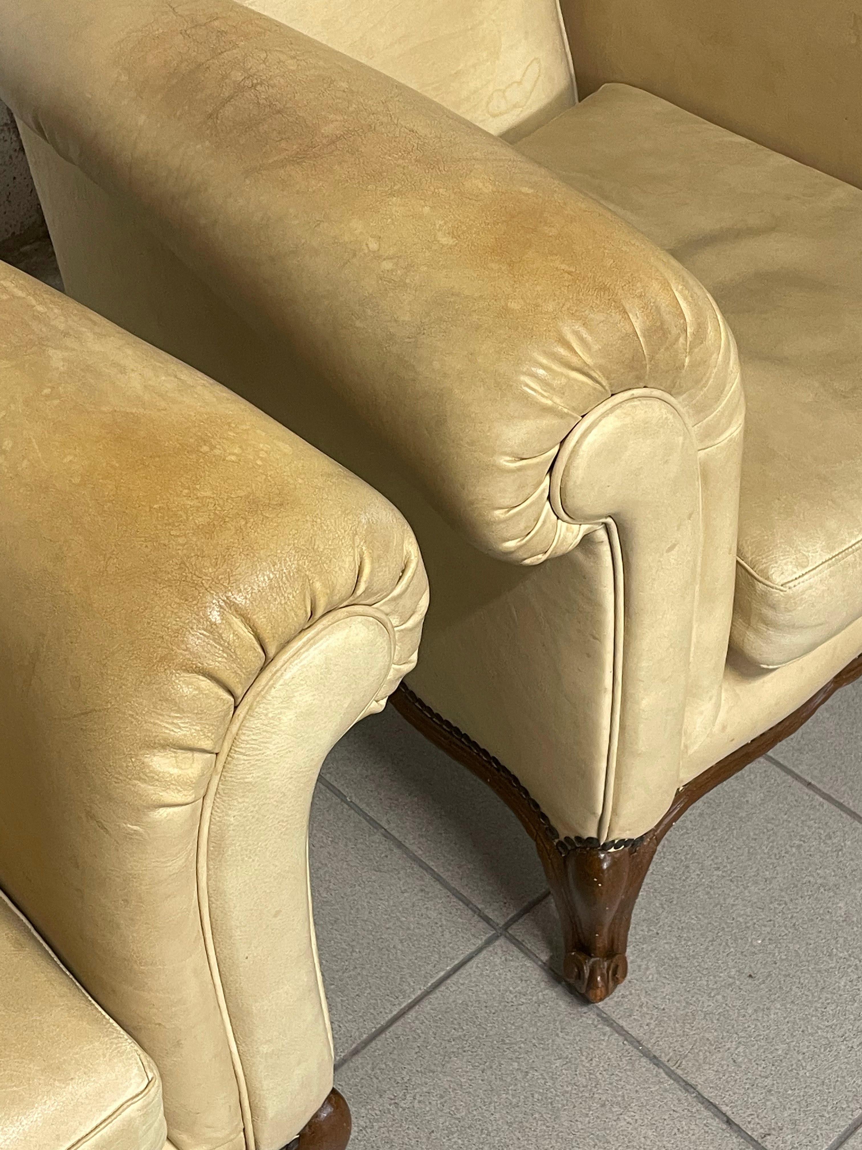 Pareja de sillones victorianos de los años 40 en cuero auténtico en venta 5