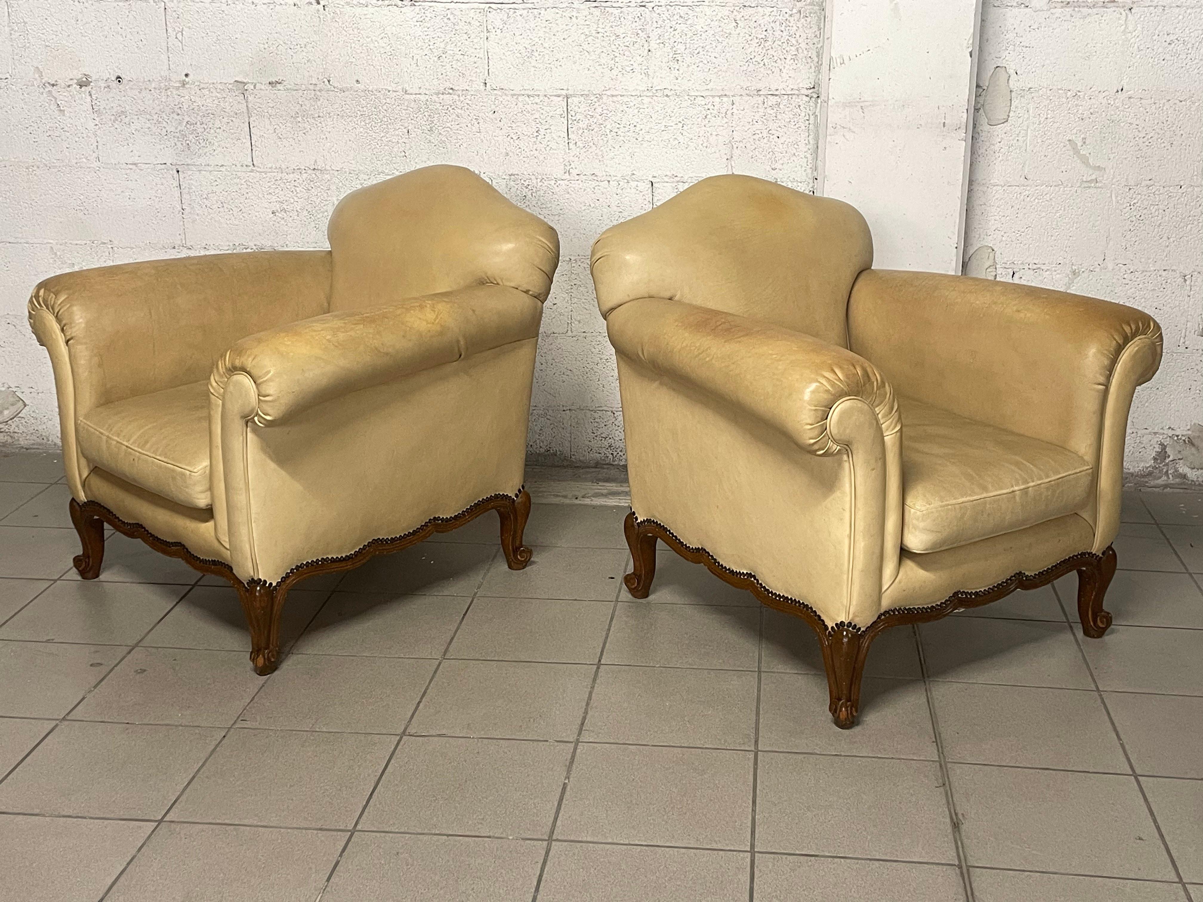 Pareja de sillones victorianos de los años 40 en cuero auténtico en venta 7