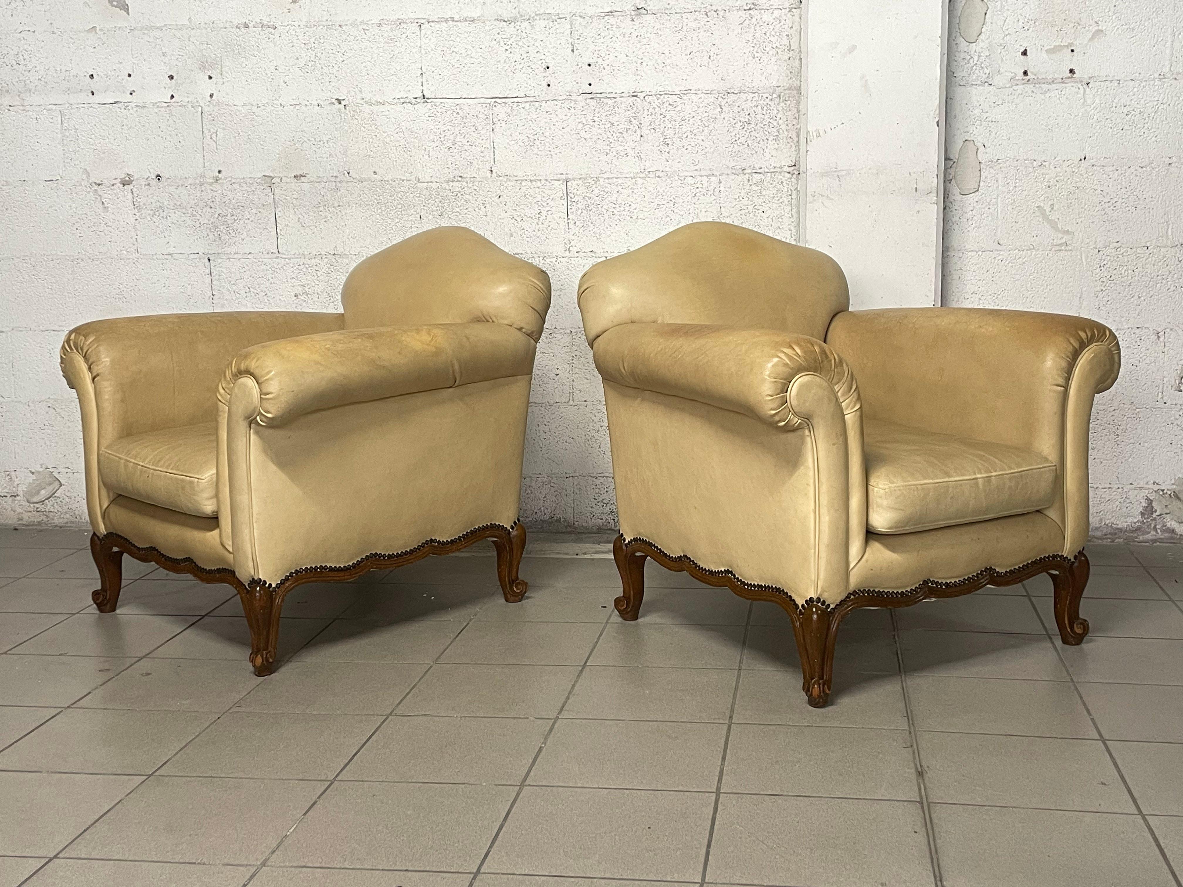 Pareja de sillones victorianos de los años 40 en cuero auténtico en venta 8