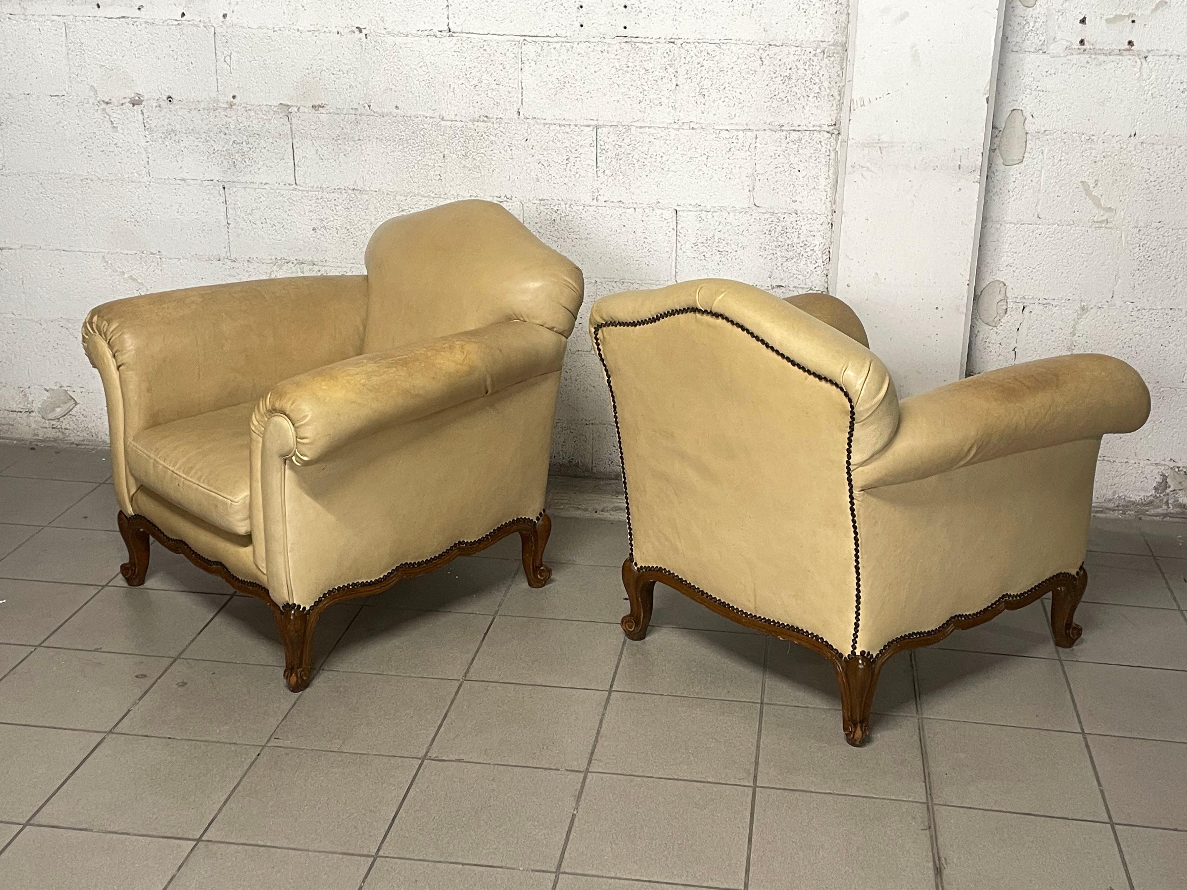 Pareja de sillones victorianos de los años 40 en cuero auténtico en venta 9