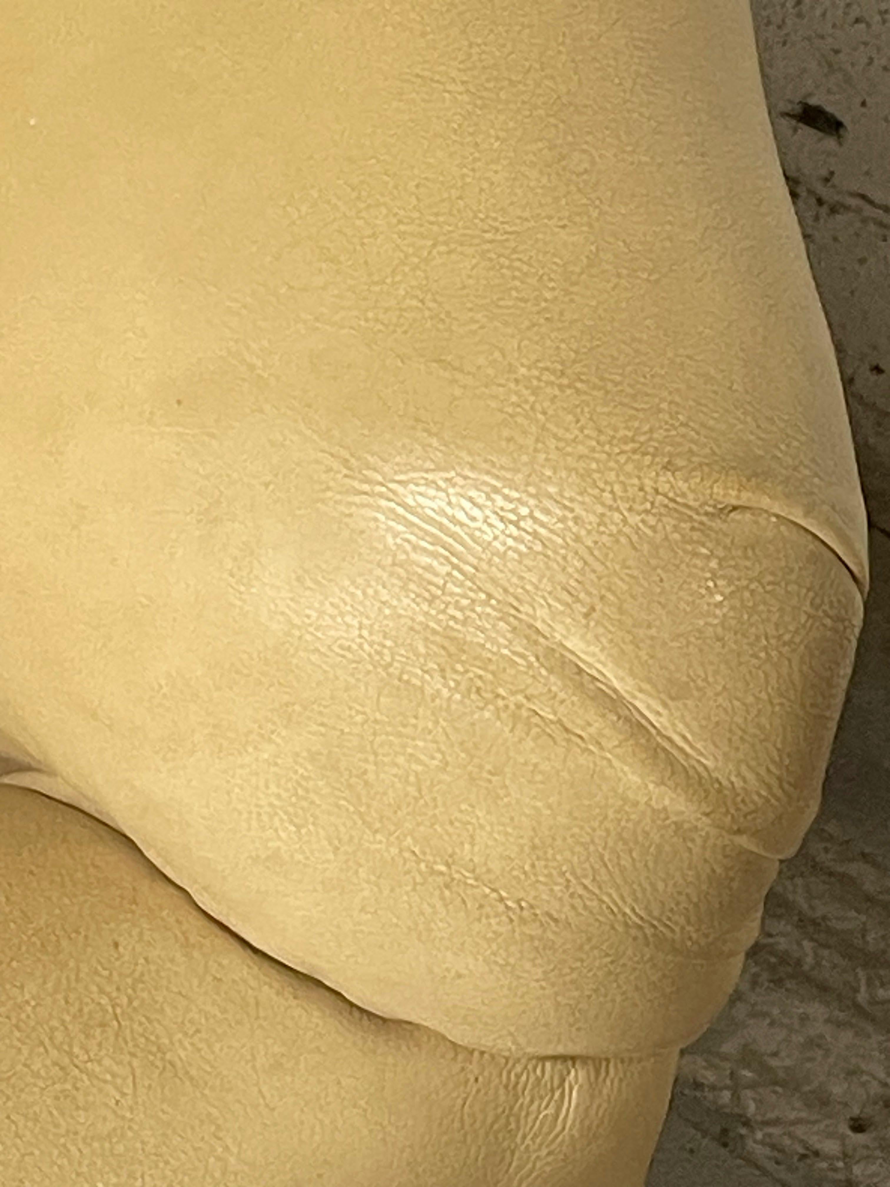 Pareja de sillones victorianos de los años 40 en cuero auténtico en venta 12