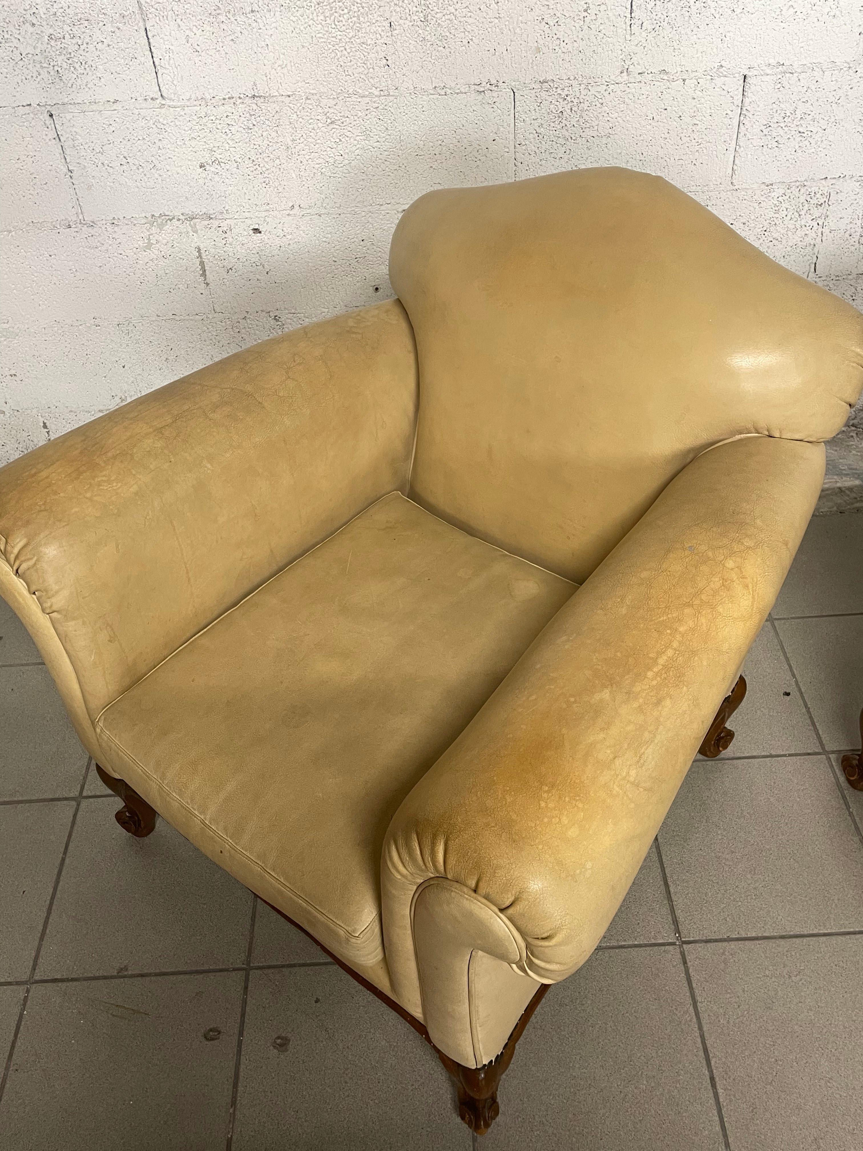 Pareja de sillones victorianos de los años 40 en cuero auténtico Mid-20th Century en venta