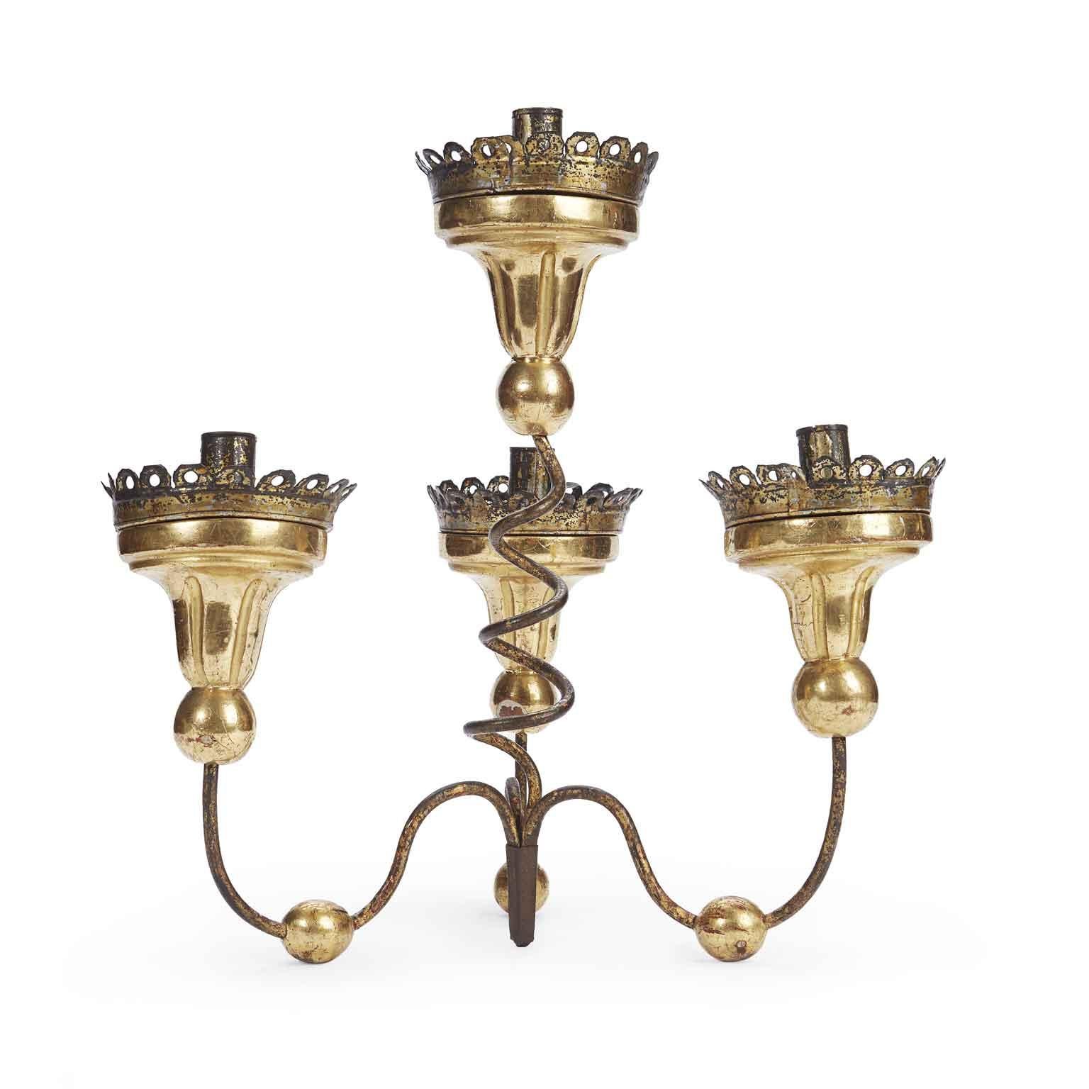 Coppia di Porta Candele Italiani a Quattro Bracci Legno Dorato e Ferro 1700 en vente 3