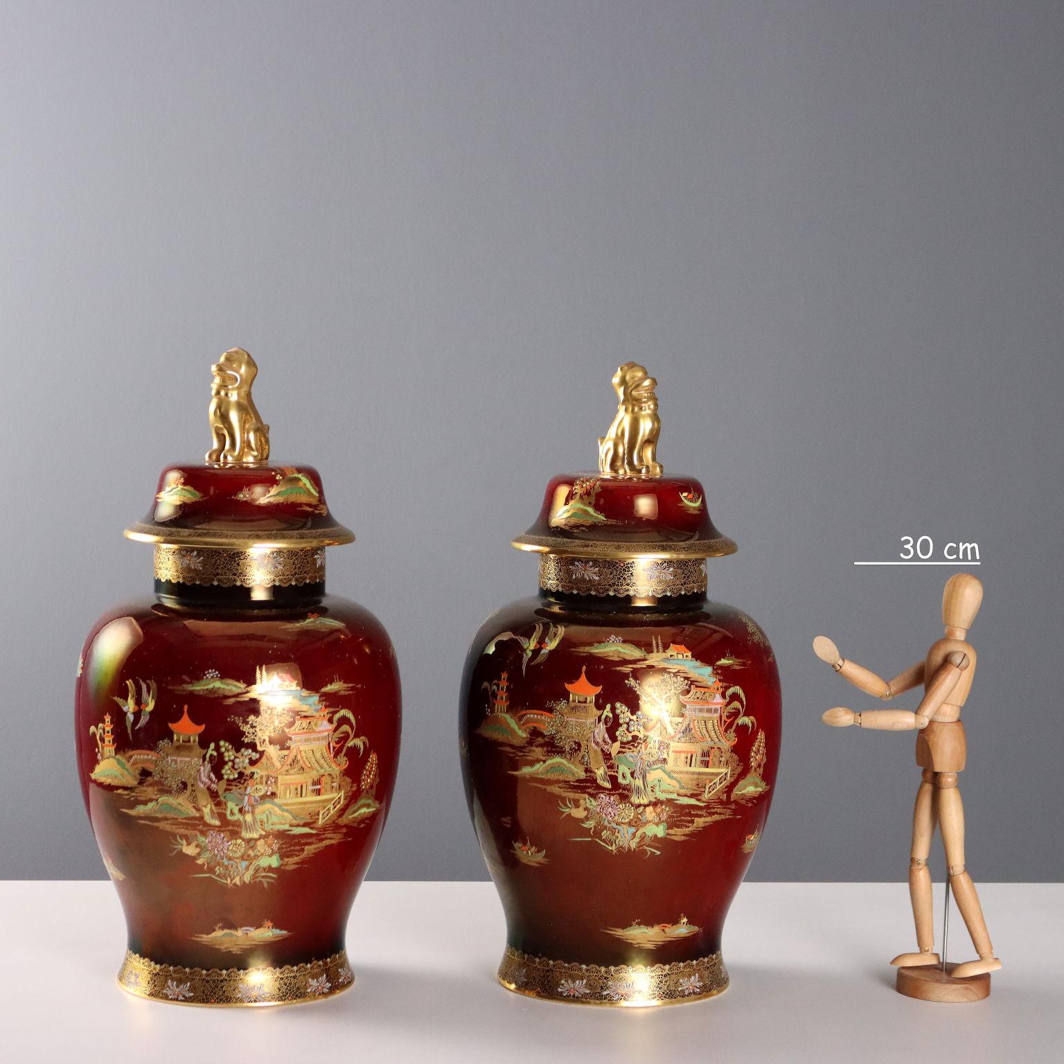 Pair of porcelain potiches with chinoiserie decoration with enamels and strong gold highlights. Collar and base finely decorated with lace. Pho dog-shaped socket painted in pure gold. Manufacture mark under the base. 