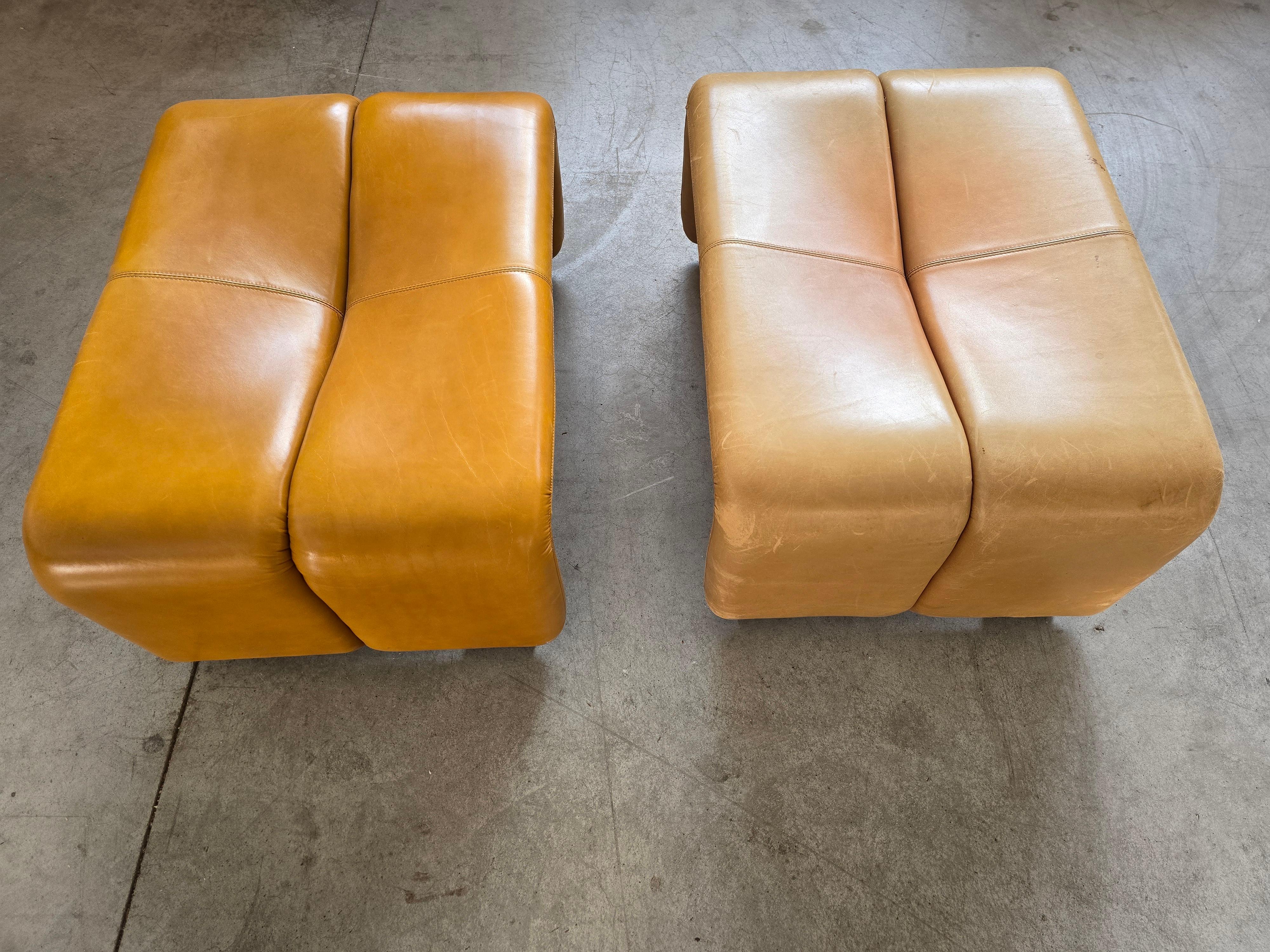 Paire de  modèle de pouf 