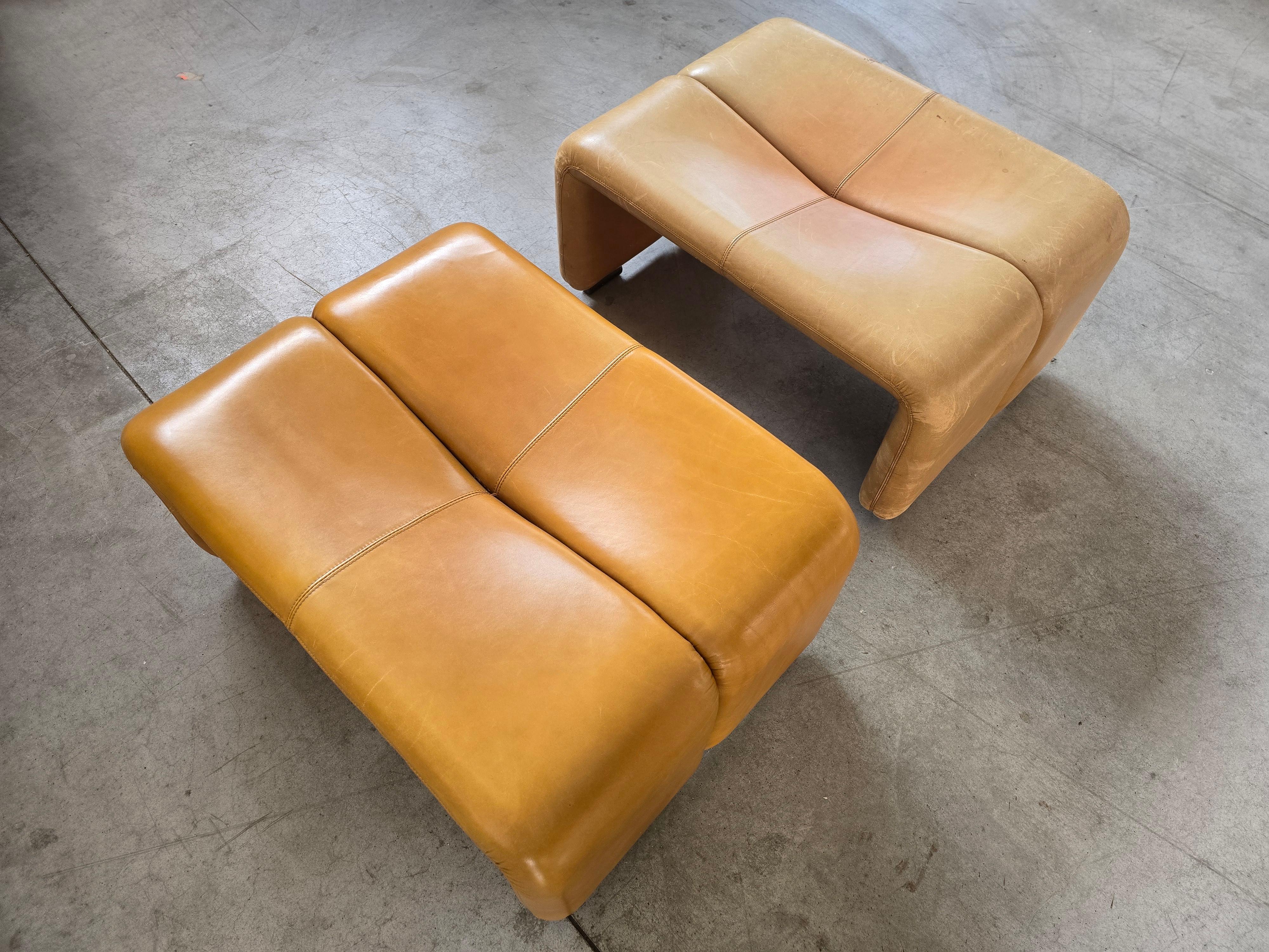 Paire de  modèle de pouf 