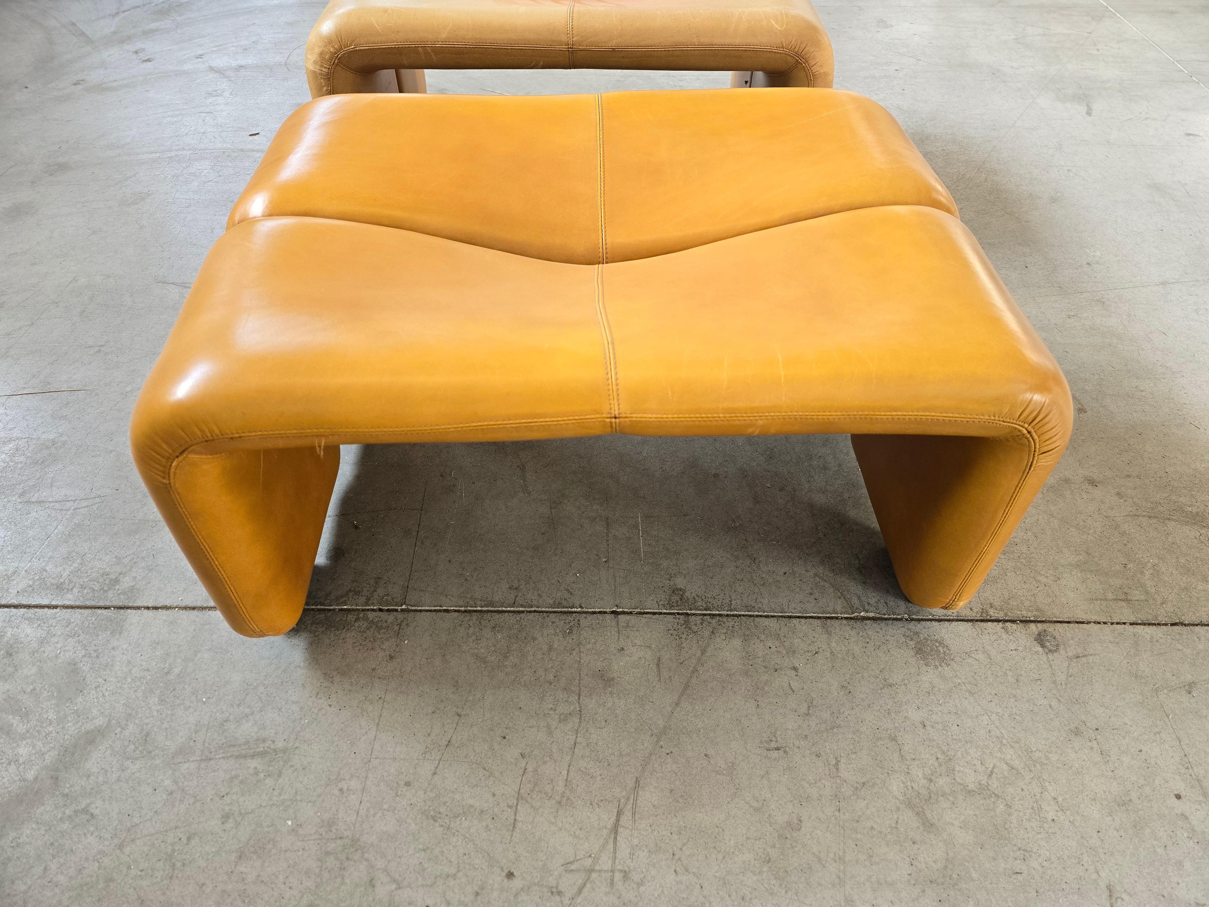 Paire de  modèle de pouf 