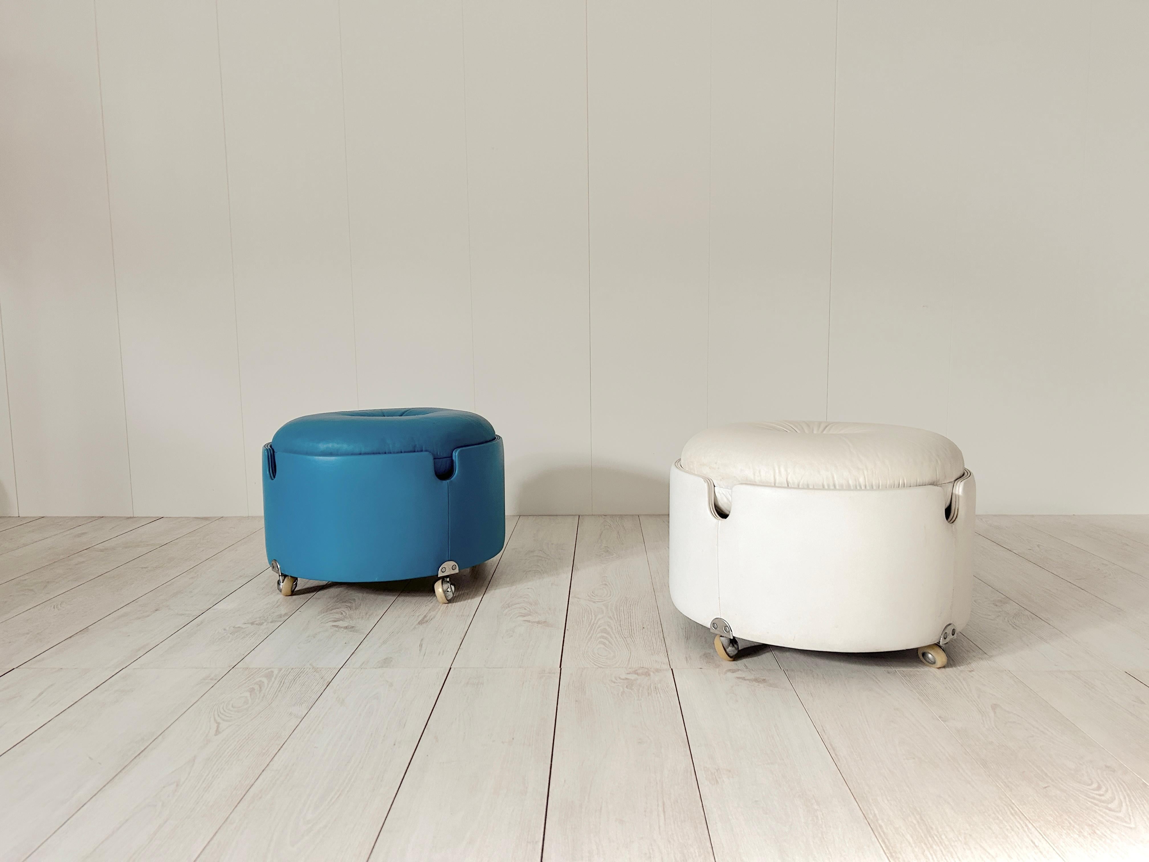 Pair of poufs by Luigi Massoni for Poltrona Frau, Italy, 1970s
Good vintage condition, one in light blue, the other in ivory.
Small signs of the time

