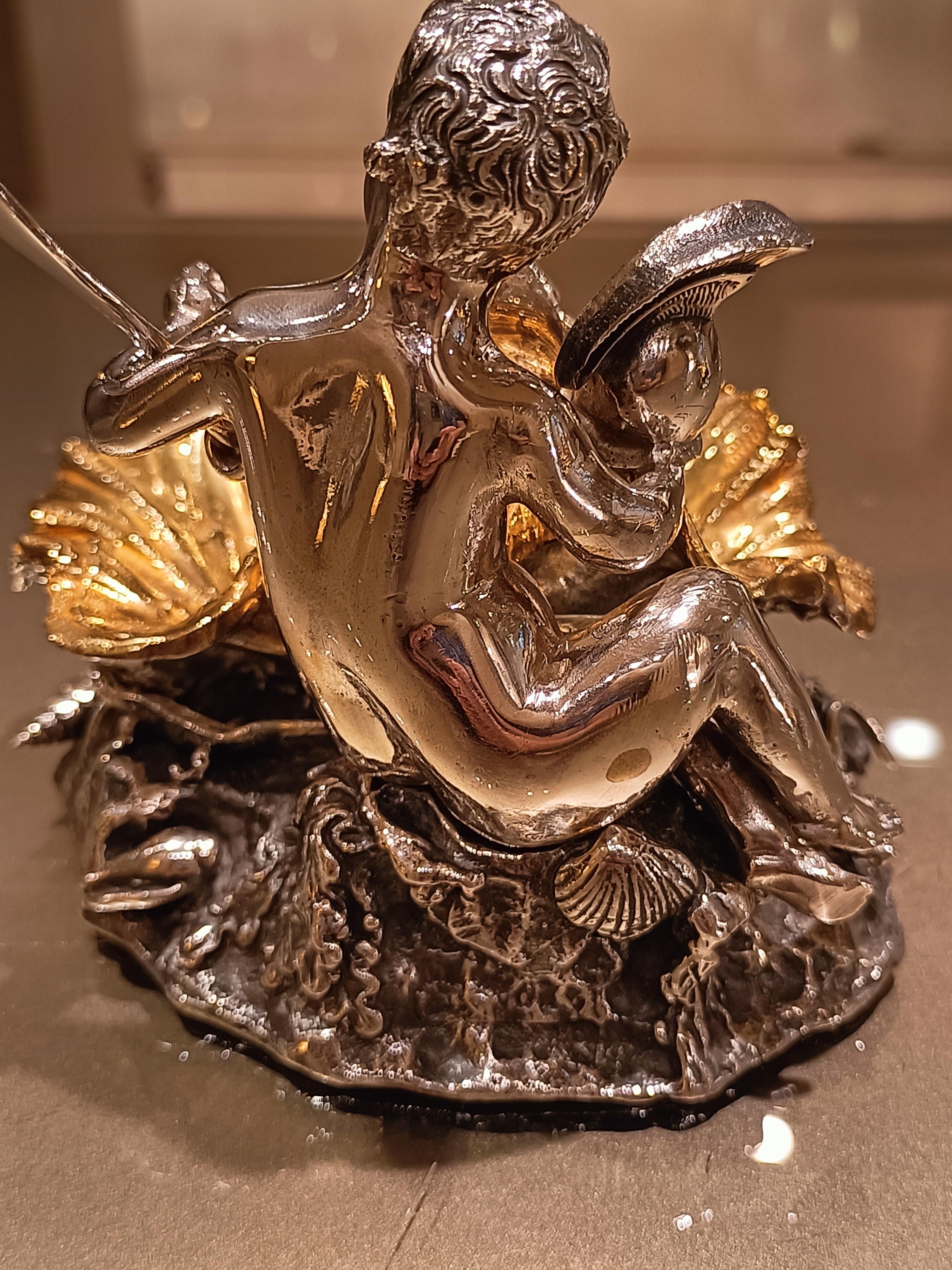 Pair of silver salt shakers with decorative good luck elements In New Condition For Sale In BARI, IT