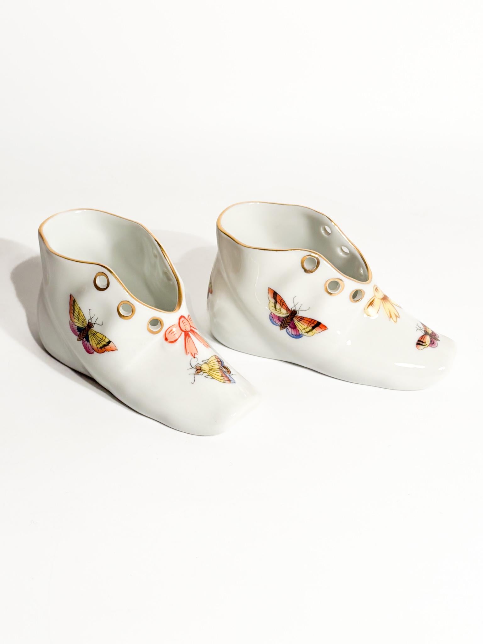 Mid-20th Century Coppia di Scarpette in Porcellana di Herend Dipinte a Mano Anni 60 For Sale