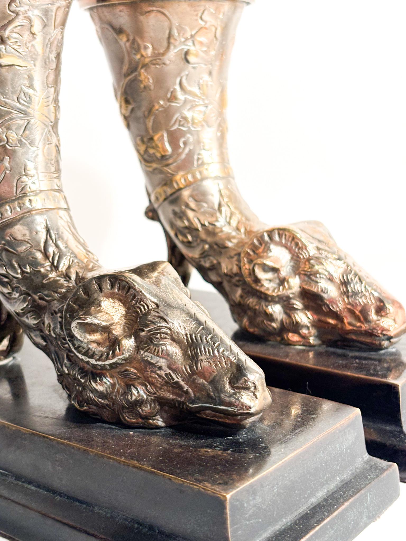 Coppia di Sculture Fermalibri in Bronzo con Corno e Ariete XX Secolo For Sale 5