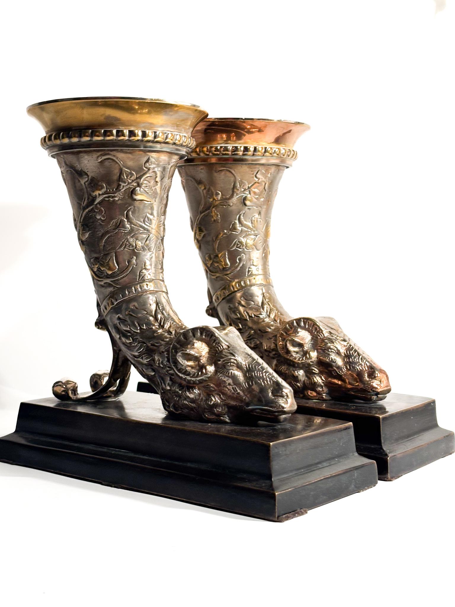 Coppia di Sculture Fermalibri in Bronzo con Corno e Ariete XX Secolo For Sale 7