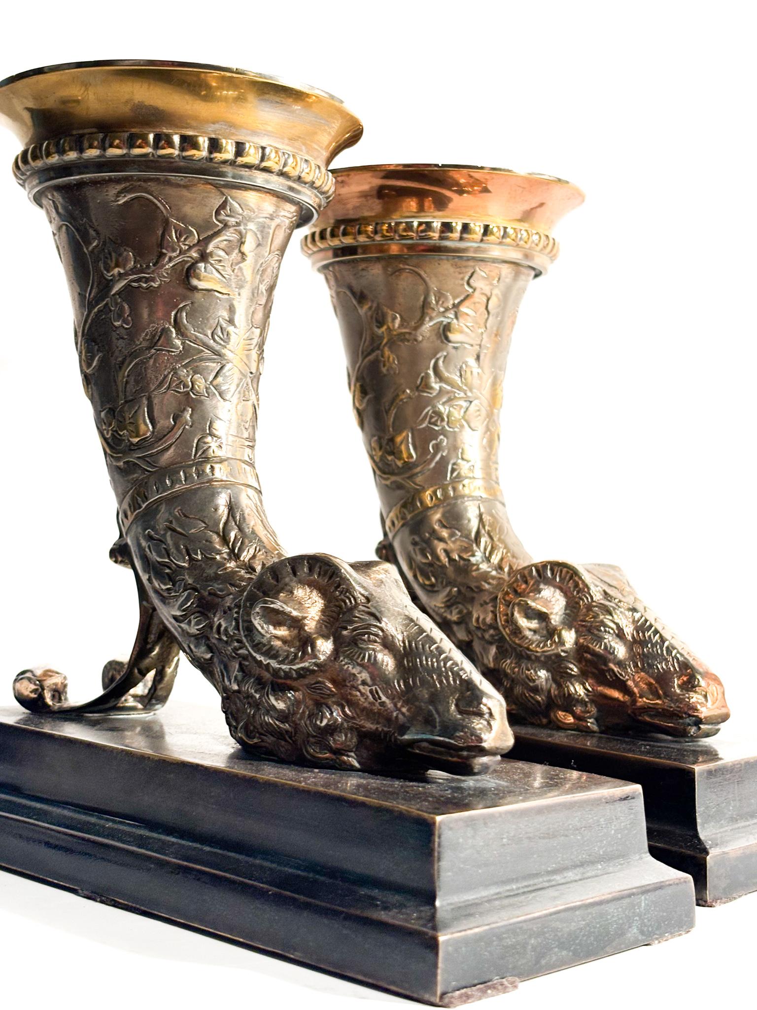 Coppia di Sculture Fermalibri in Bronzo con Corno e Ariete XX Secolo For Sale 9