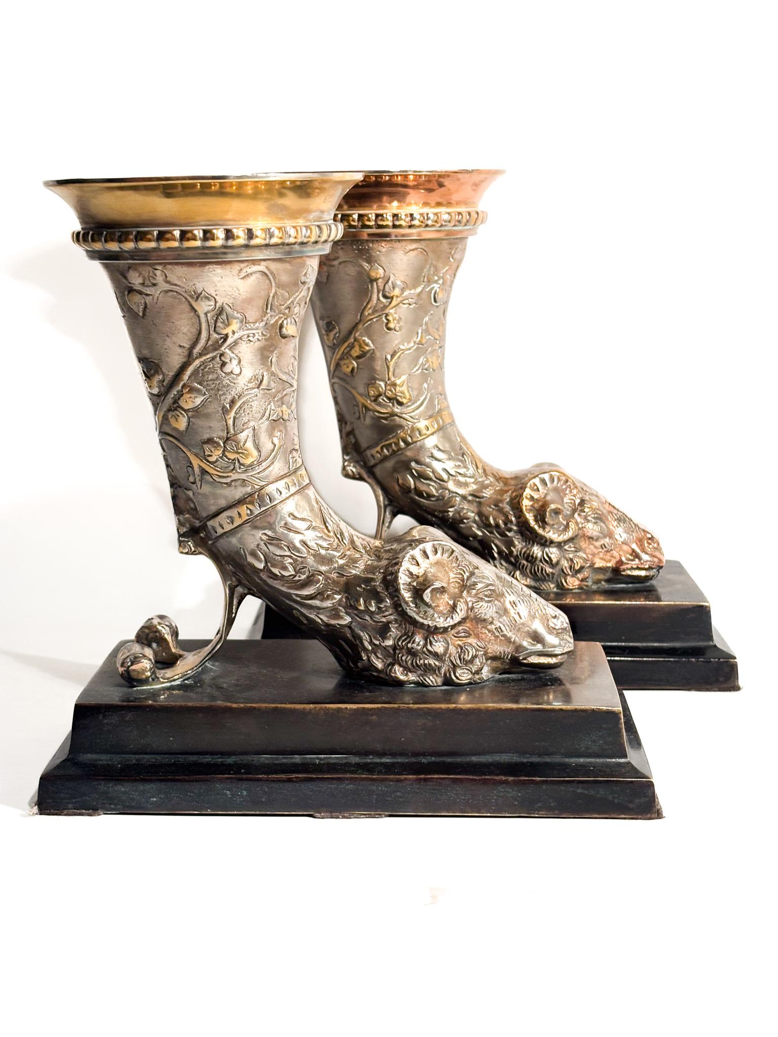 Coppia di Sculture Fermalibri in Bronzo con Corno e Ariete XX Secolo For Sale 2