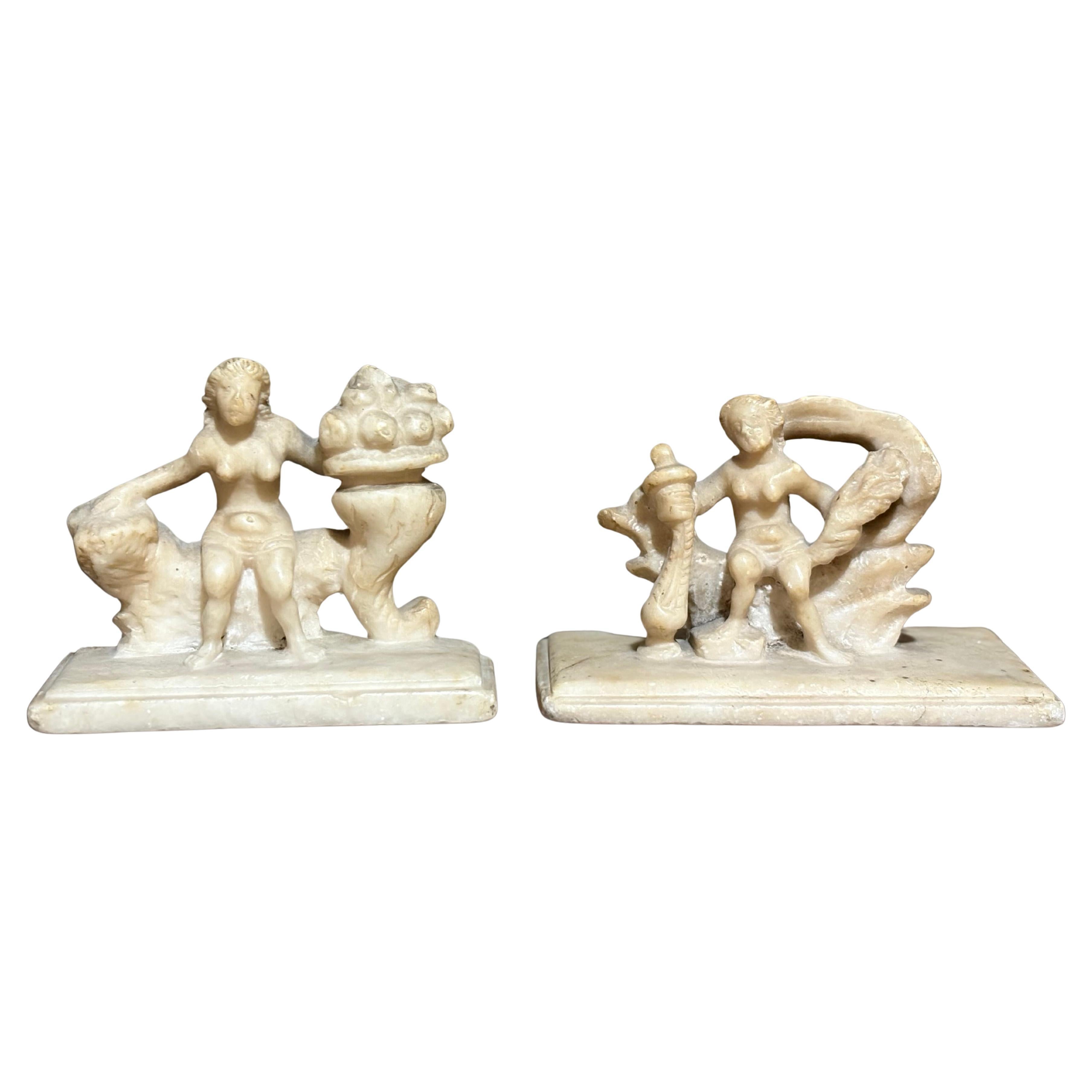 Coppia di Sculture in Alabastro di Mechelen, Allegorie, XVI secolo in vendita