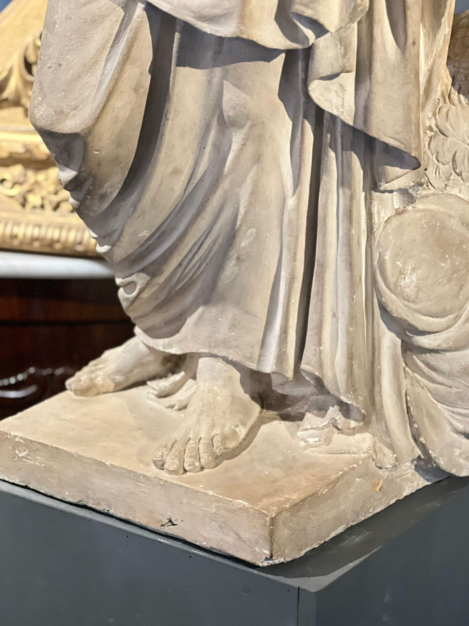 Coppia di sculture in stucco antico raffigurante Cerere e Giove, XVIII secolo For Sale 5