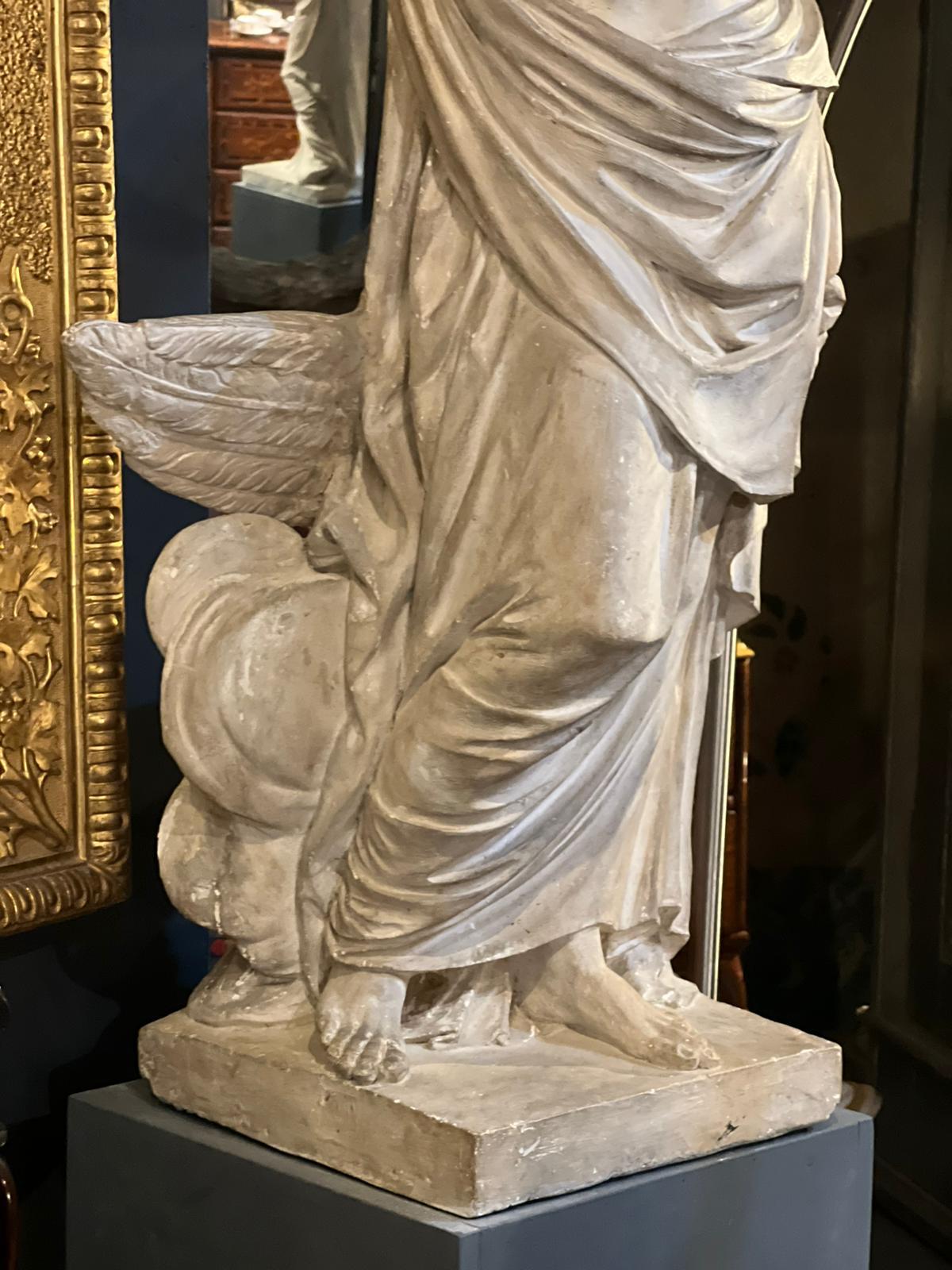 Coppia di sculture in stucco antico raffigurante Cerere e Giove, XVIII secolo For Sale 9