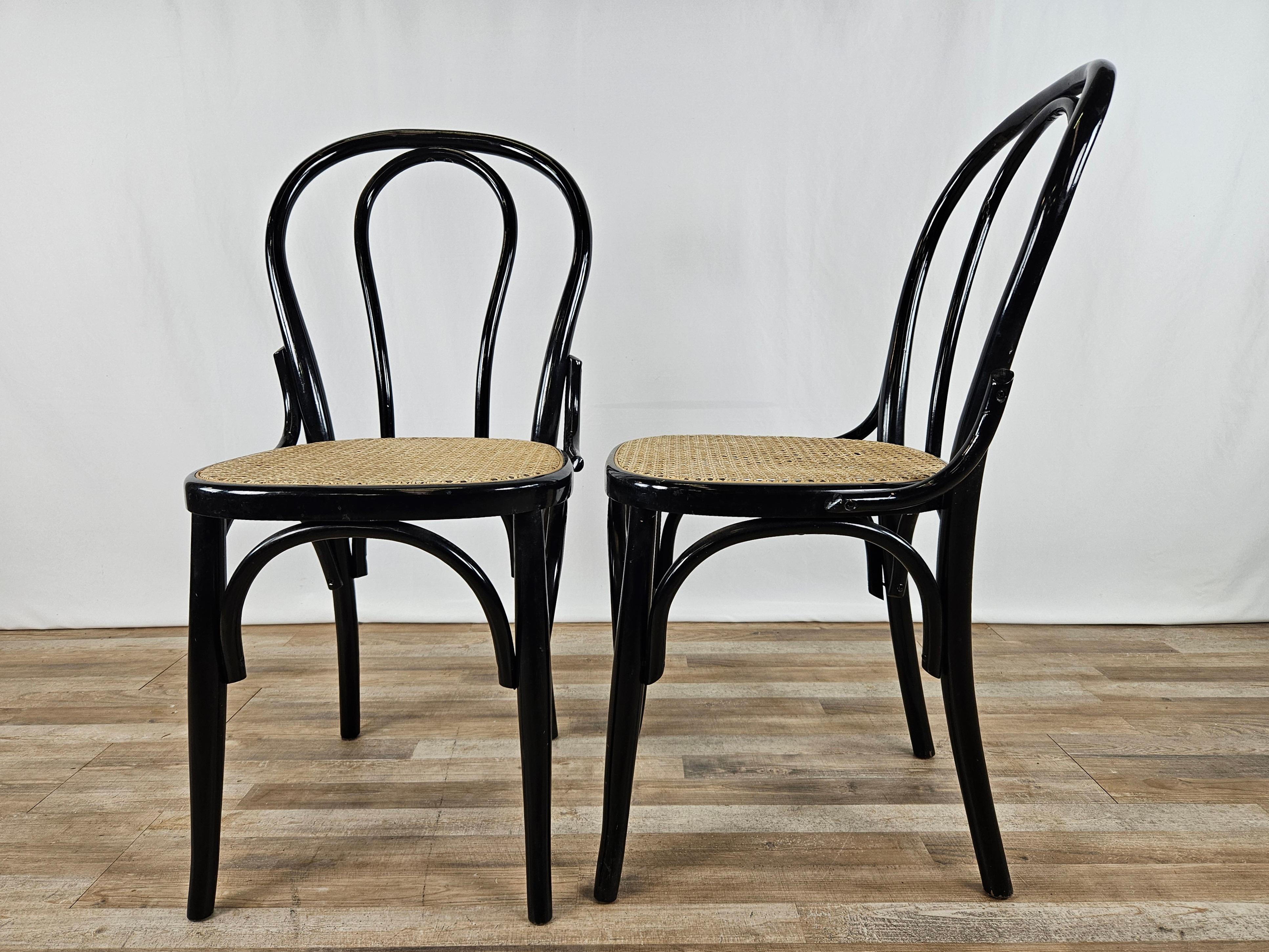 italien Paire de chaises en bois des années 1970 avec assise en paille de Vienne