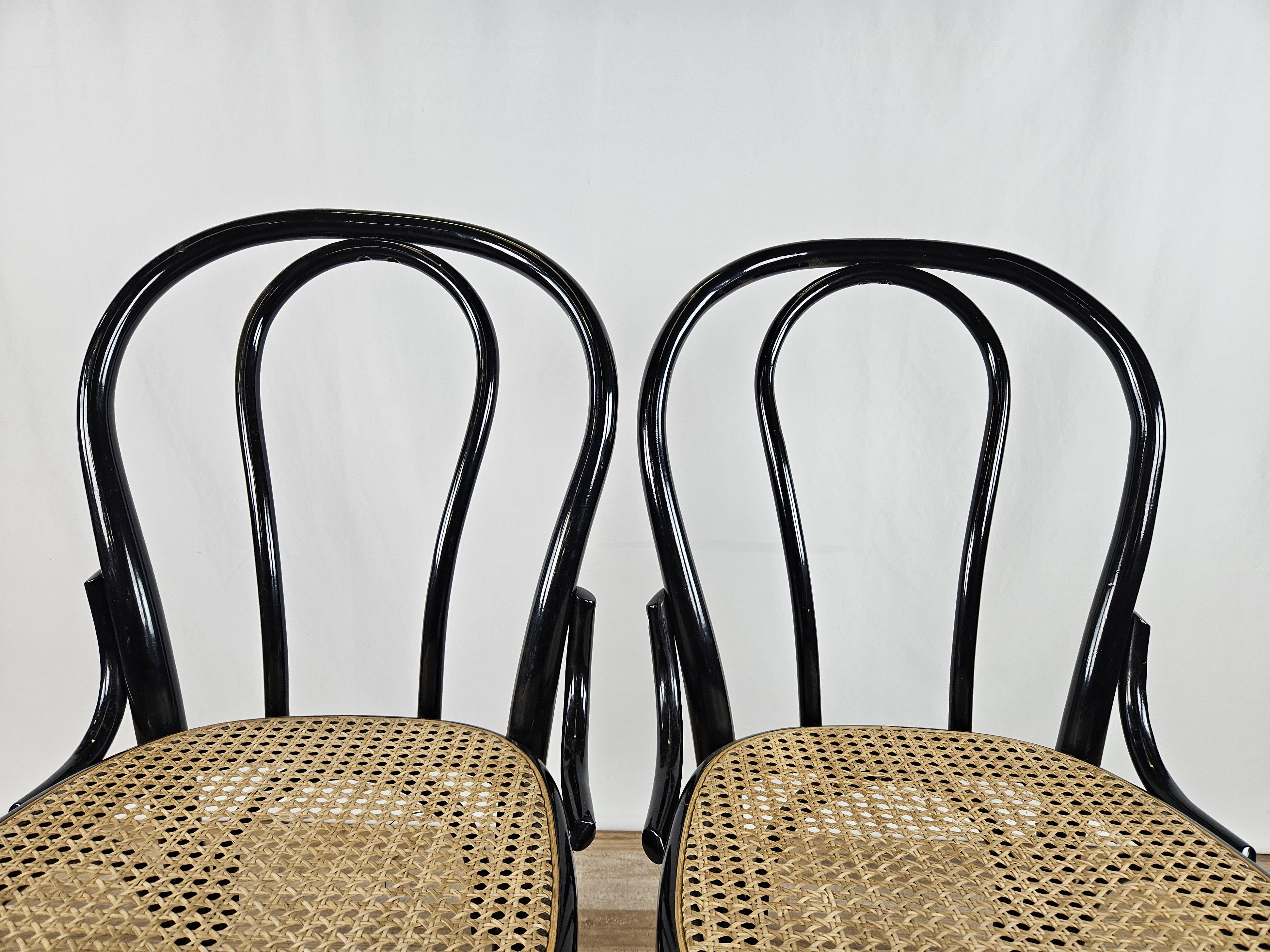 Paar Holzstühle aus den 1970er Jahren mit Wiener Strohsitz im Zustand „Gut“ in Premariacco, IT