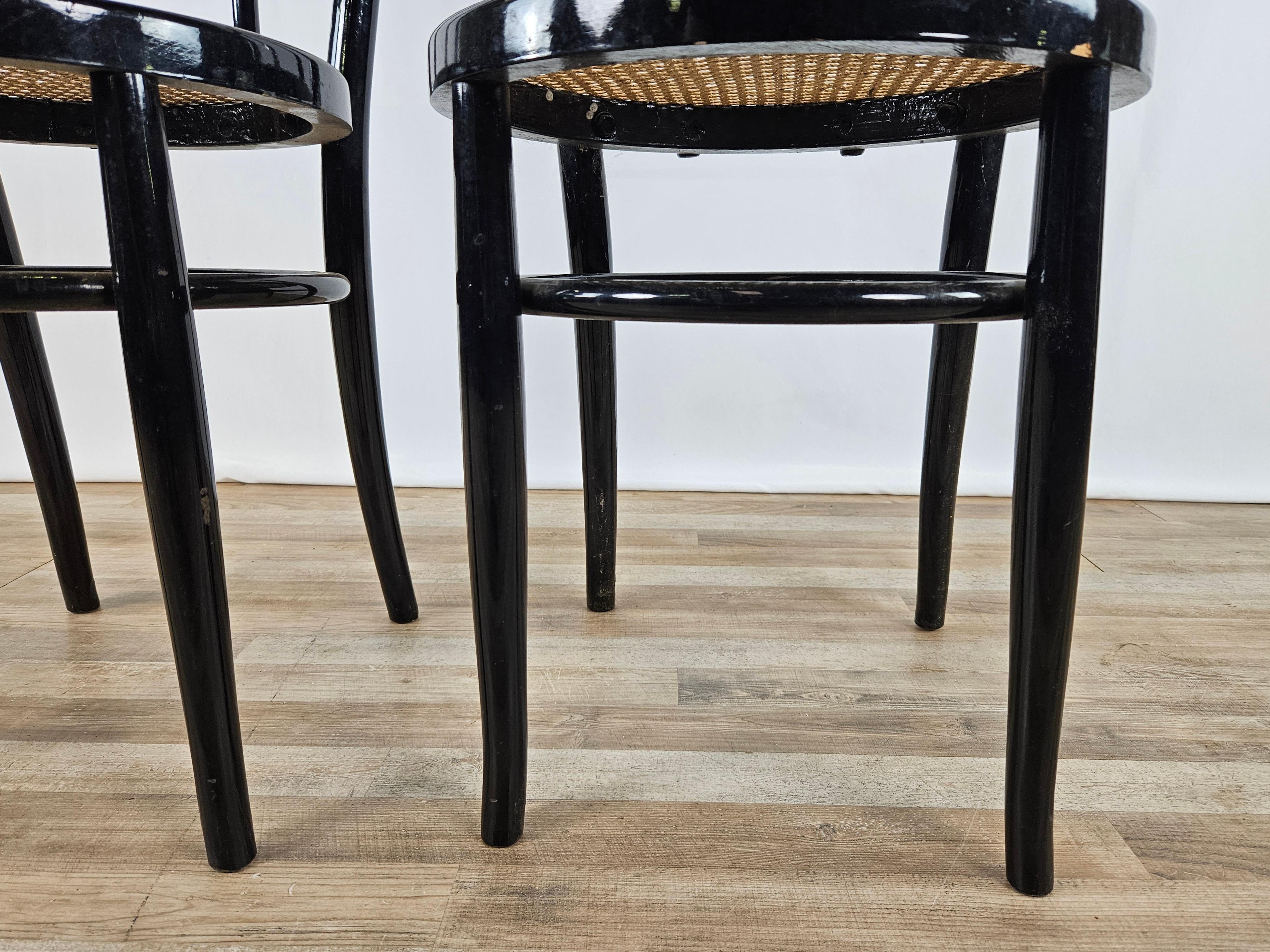 Paire de chaises des années 1970 en bois laqué noir avec assise en paille de Vienne 3