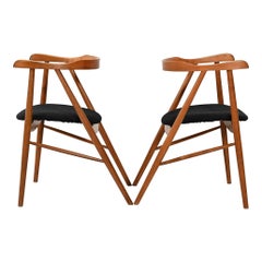 Paire de chaises de salle à manger en noyer