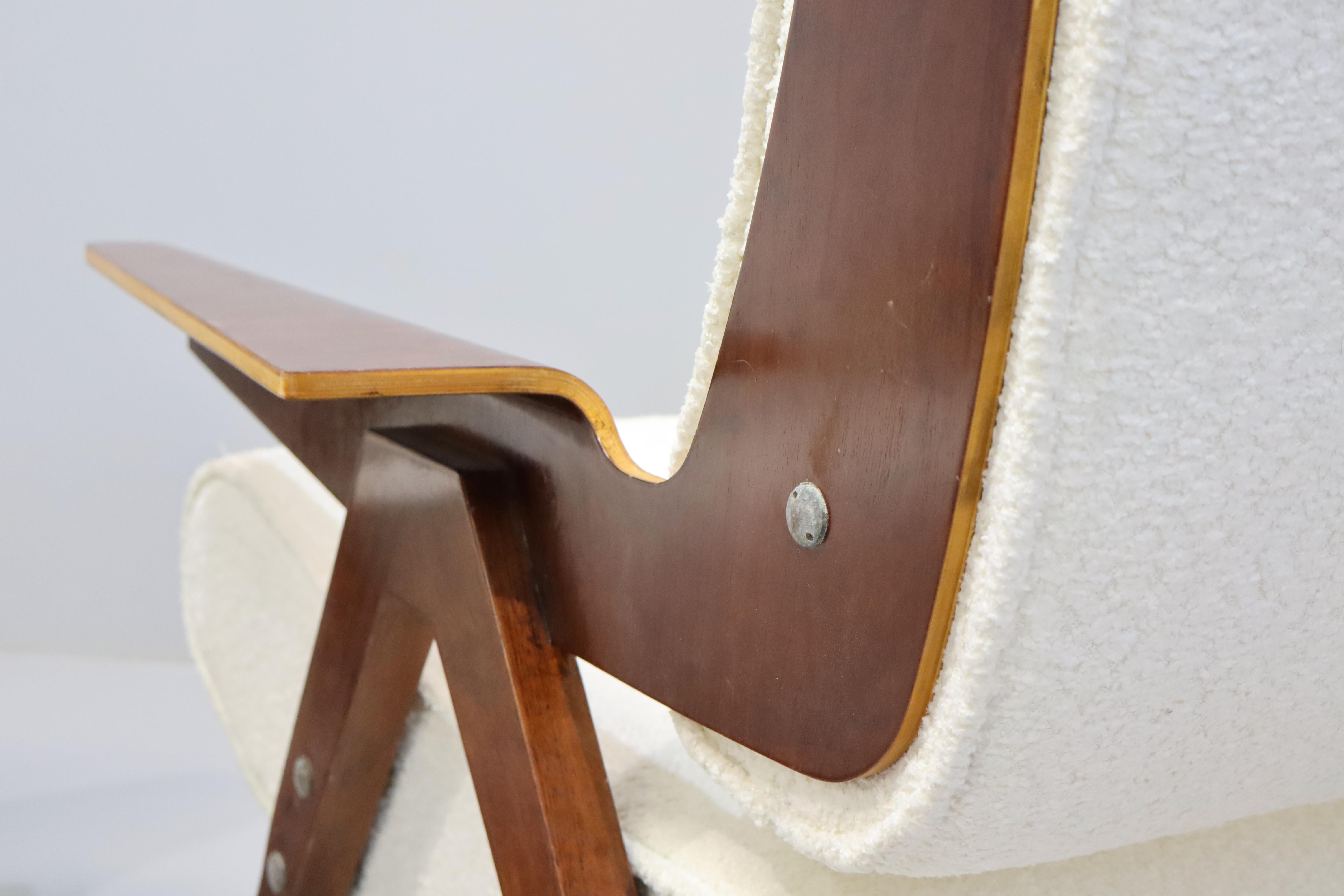 Coppia di sedie da salotto Gianfranco Frattini Modello 831 per Cassina, anni '50 8