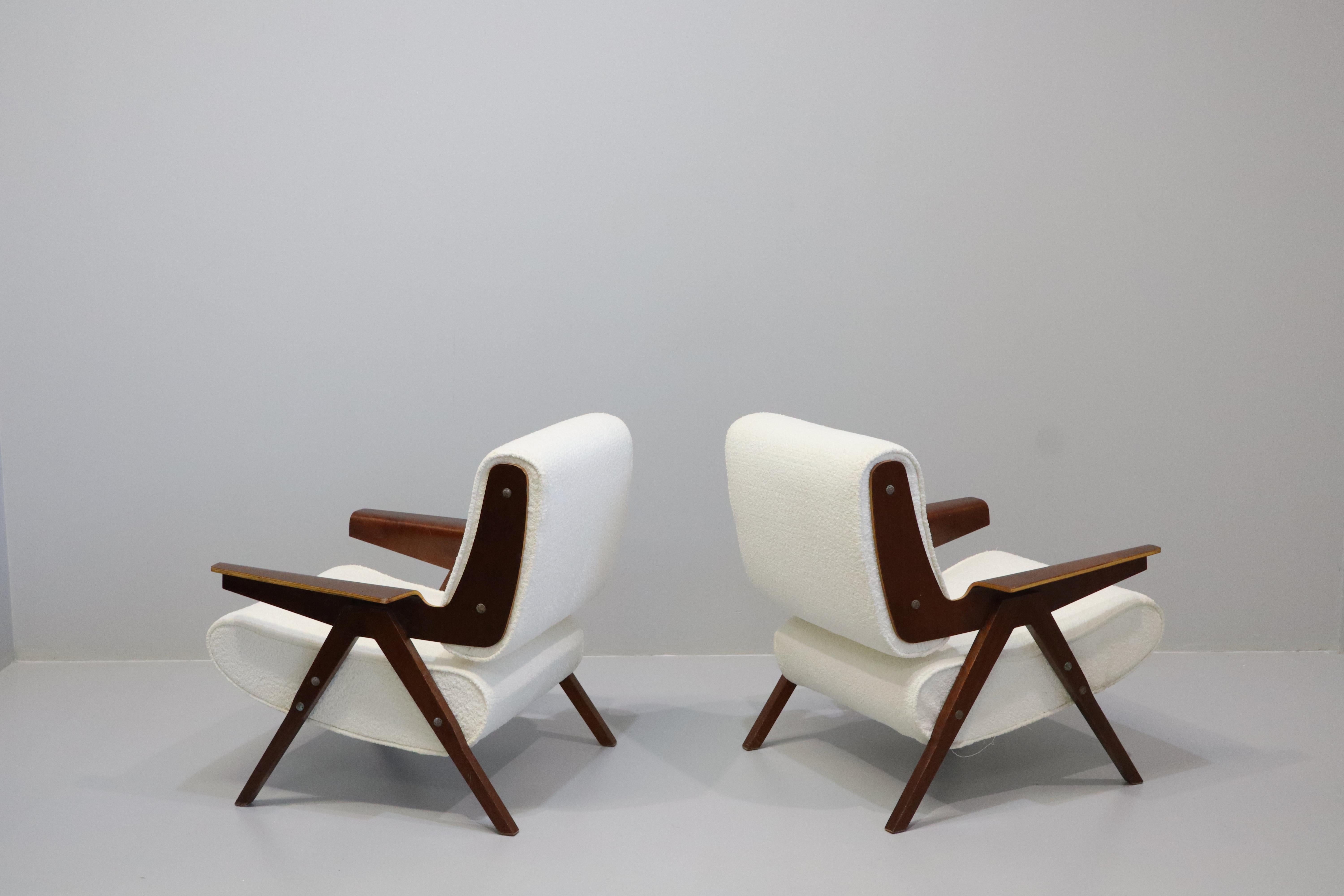 Mid-Century Modern Pair Of Gianfranco Frattini Model 831 Lounge Chairs For Cassina, 1950s For Sale