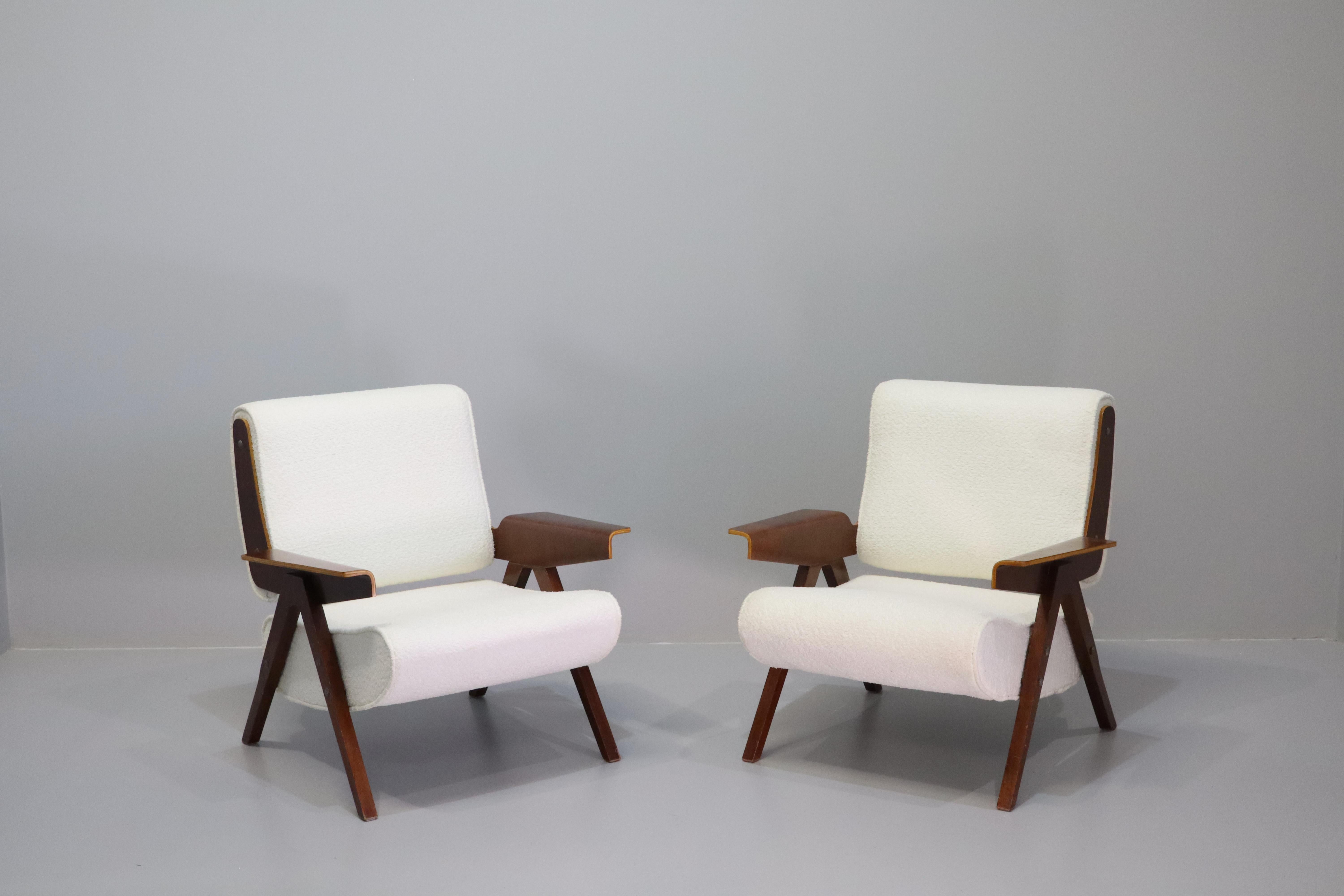 Italian Pair Of Gianfranco Frattini Model 831 Lounge Chairs For Cassina, 1950s For Sale