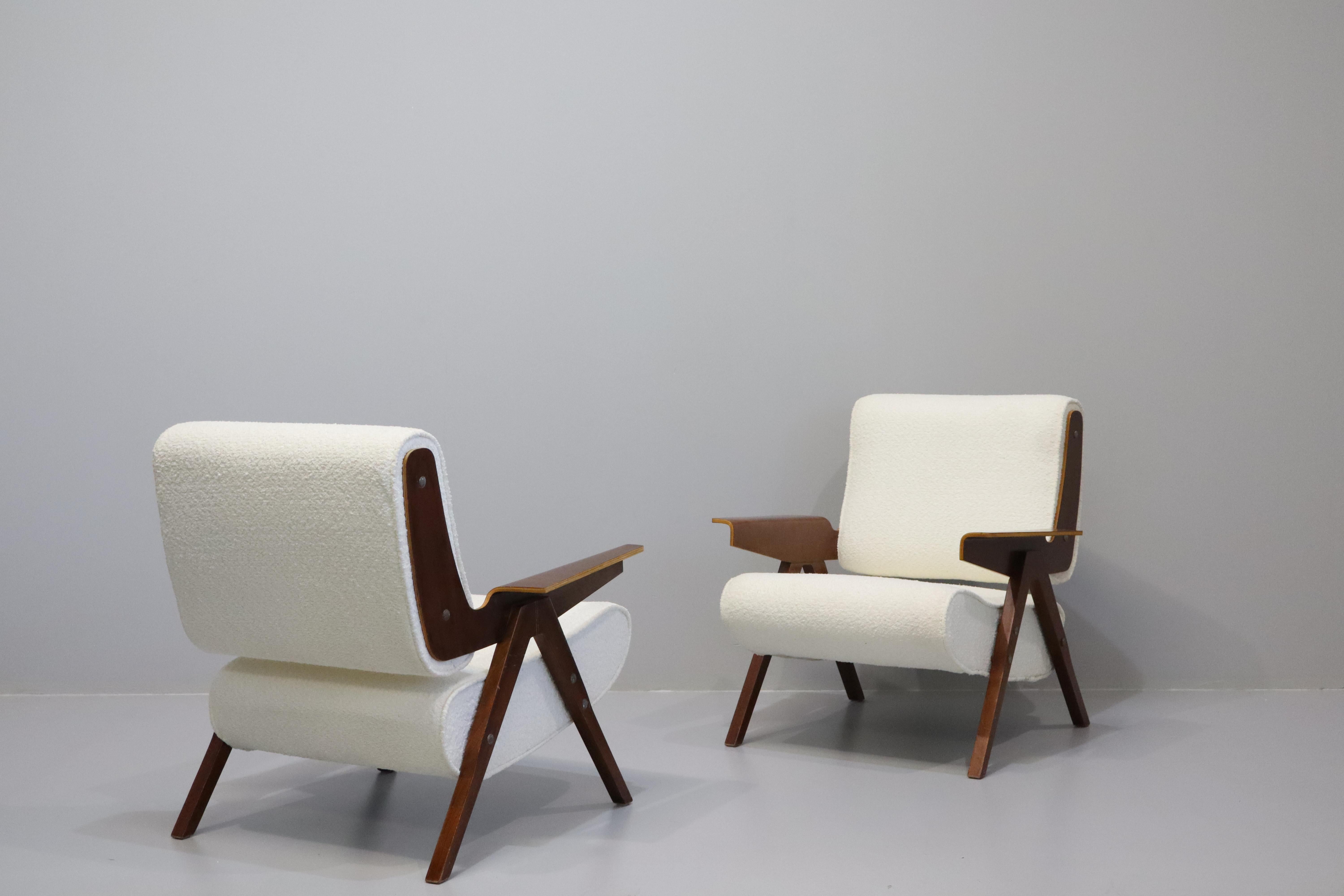 Pair Of Gianfranco Frattini Model 831 Lounge Chairs For Cassina, 1950s In Excellent Condition For Sale In Rovereta, SM