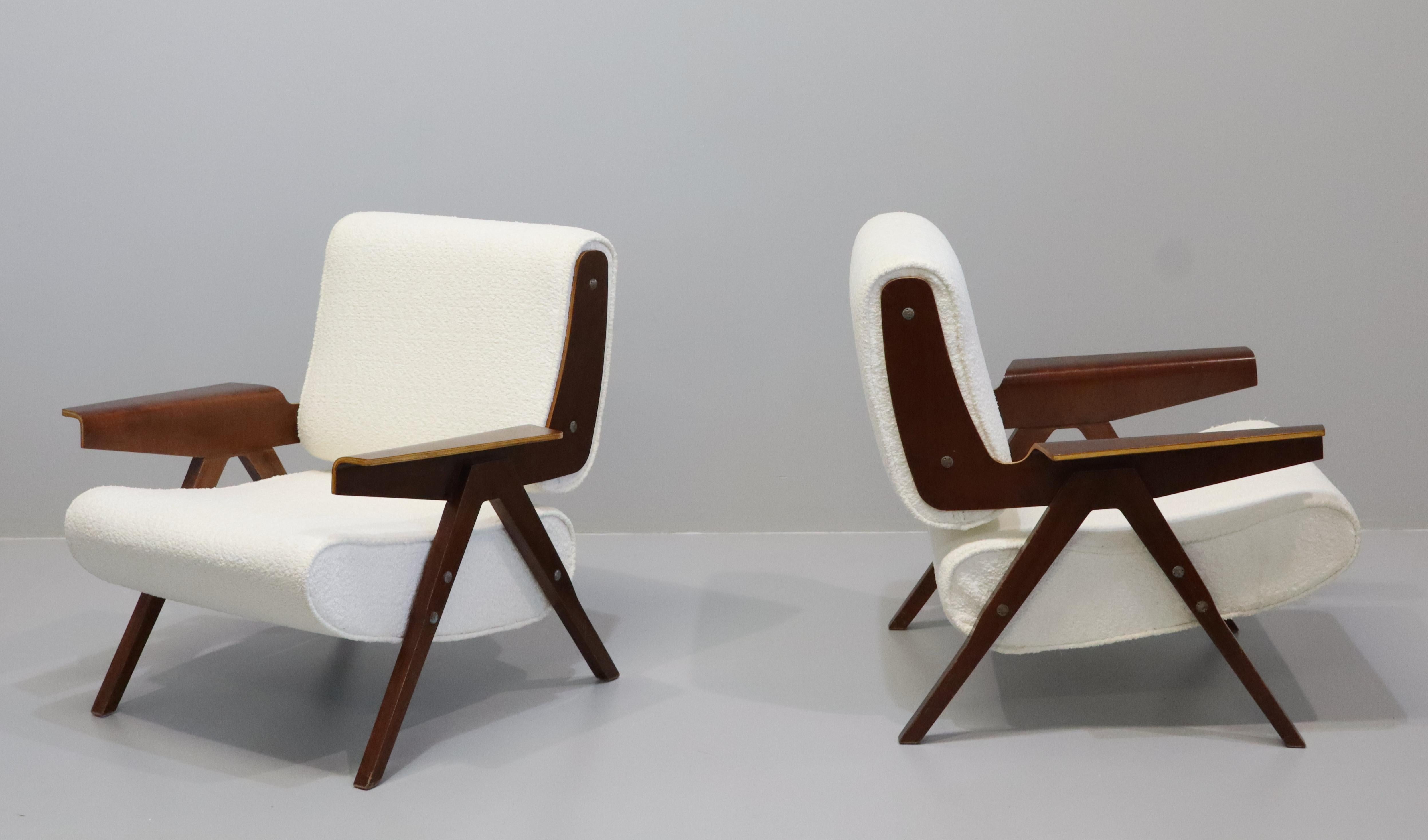 Textile Pair Of Gianfranco Frattini Model 831 Lounge Chairs For Cassina, 1950s For Sale