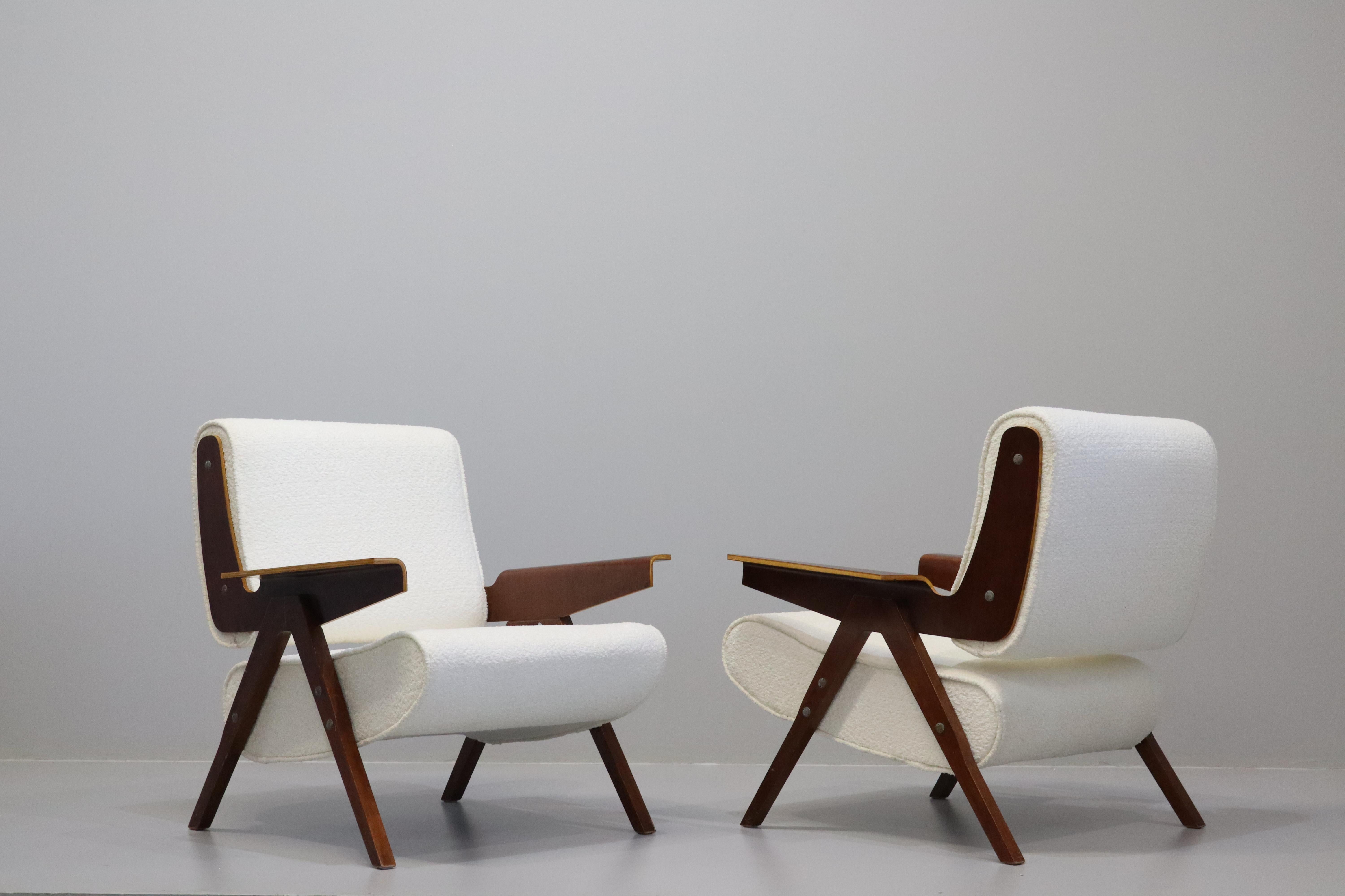 Pair Of Gianfranco Frattini Model 831 Lounge Chairs For Cassina, 1950s For Sale 1