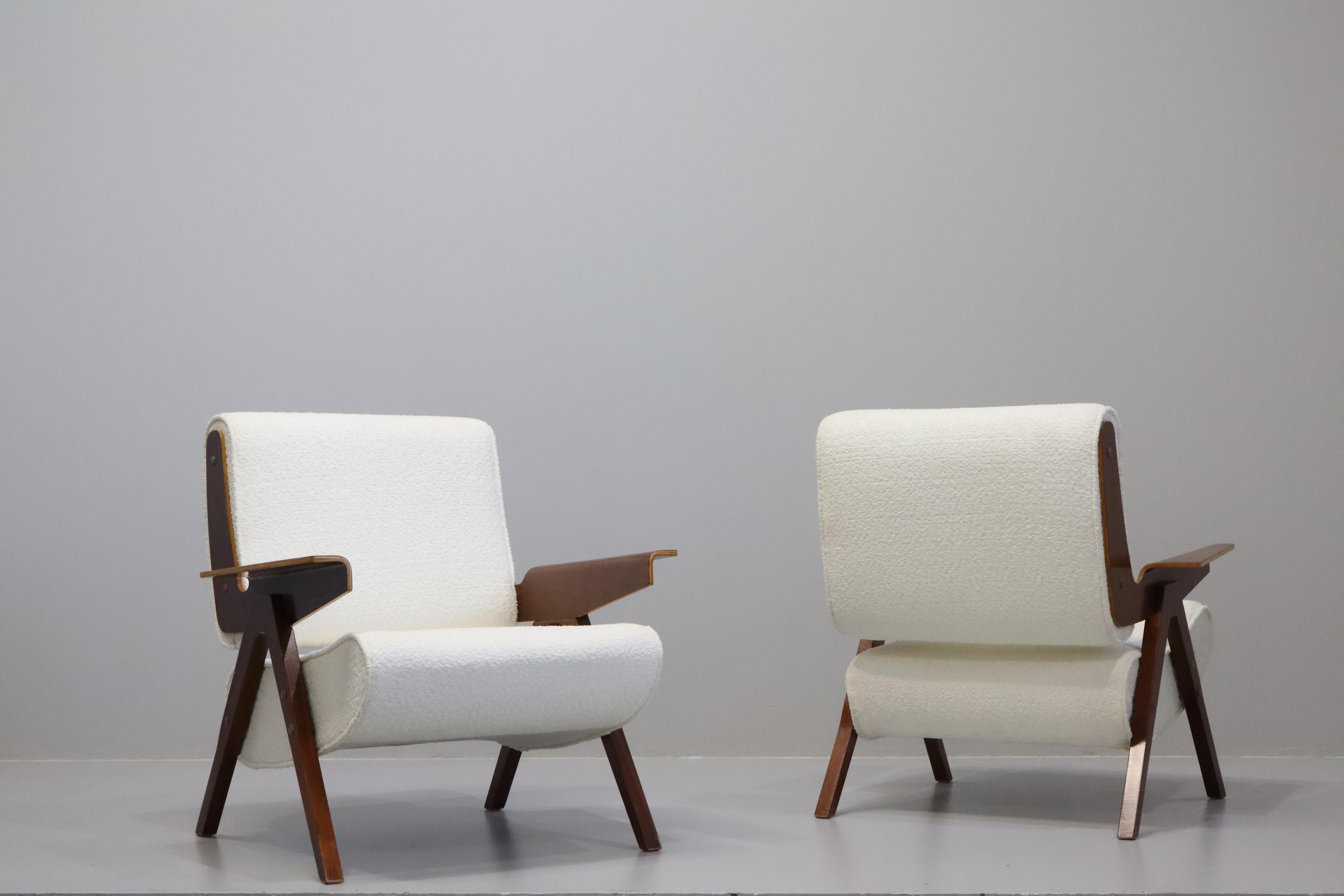 Coppia di sedie da salotto Gianfranco Frattini Modello 831 per Cassina, anni '50 2