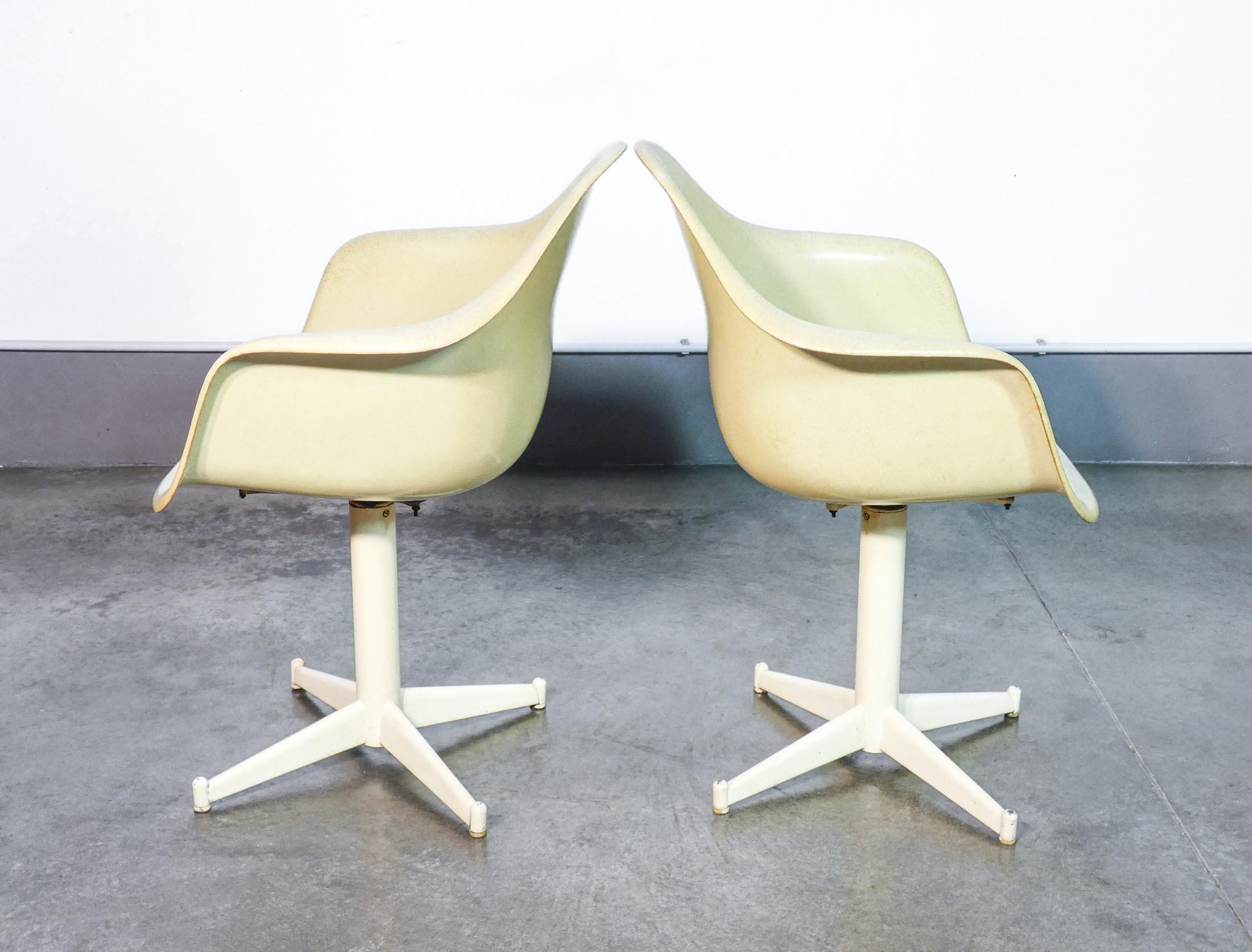 Paire de chaises pivotantes, design Charles et Ray EAMES pour Herman MILLER. 1960s Bon état - En vente à Torino, IT