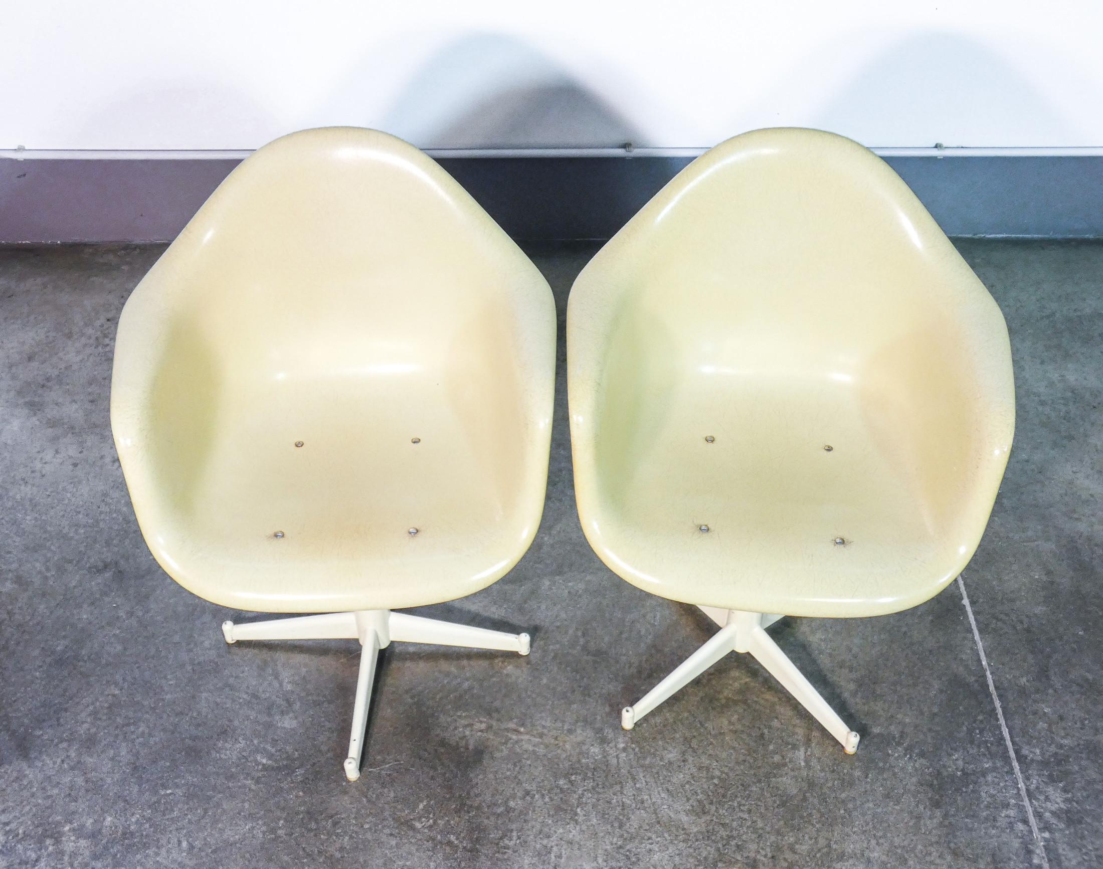 Métal Paire de chaises pivotantes, design Charles et Ray EAMES pour Herman MILLER. 1960s en vente