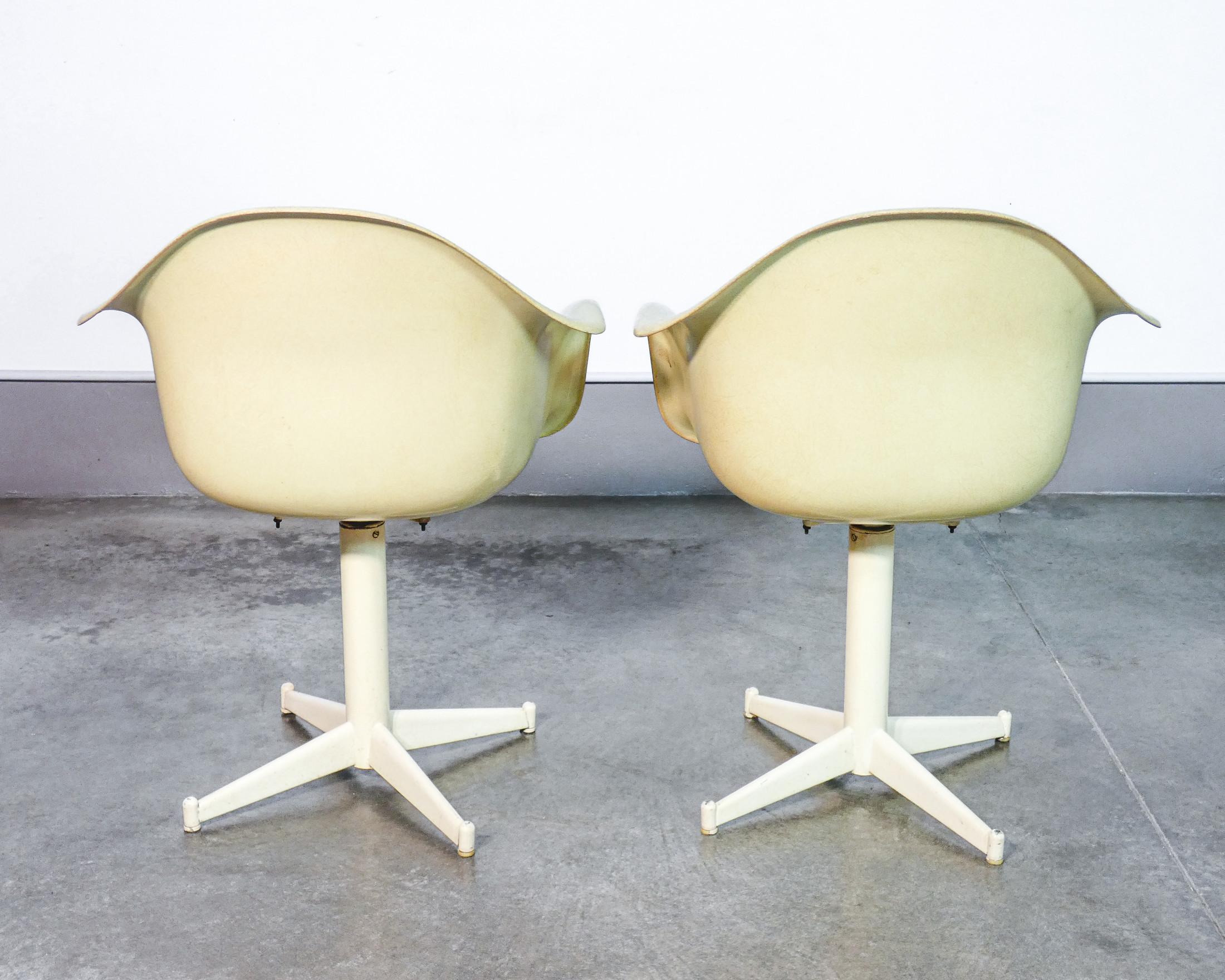 Paire de chaises pivotantes, design Charles et Ray EAMES pour Herman MILLER. 1960s en vente 1