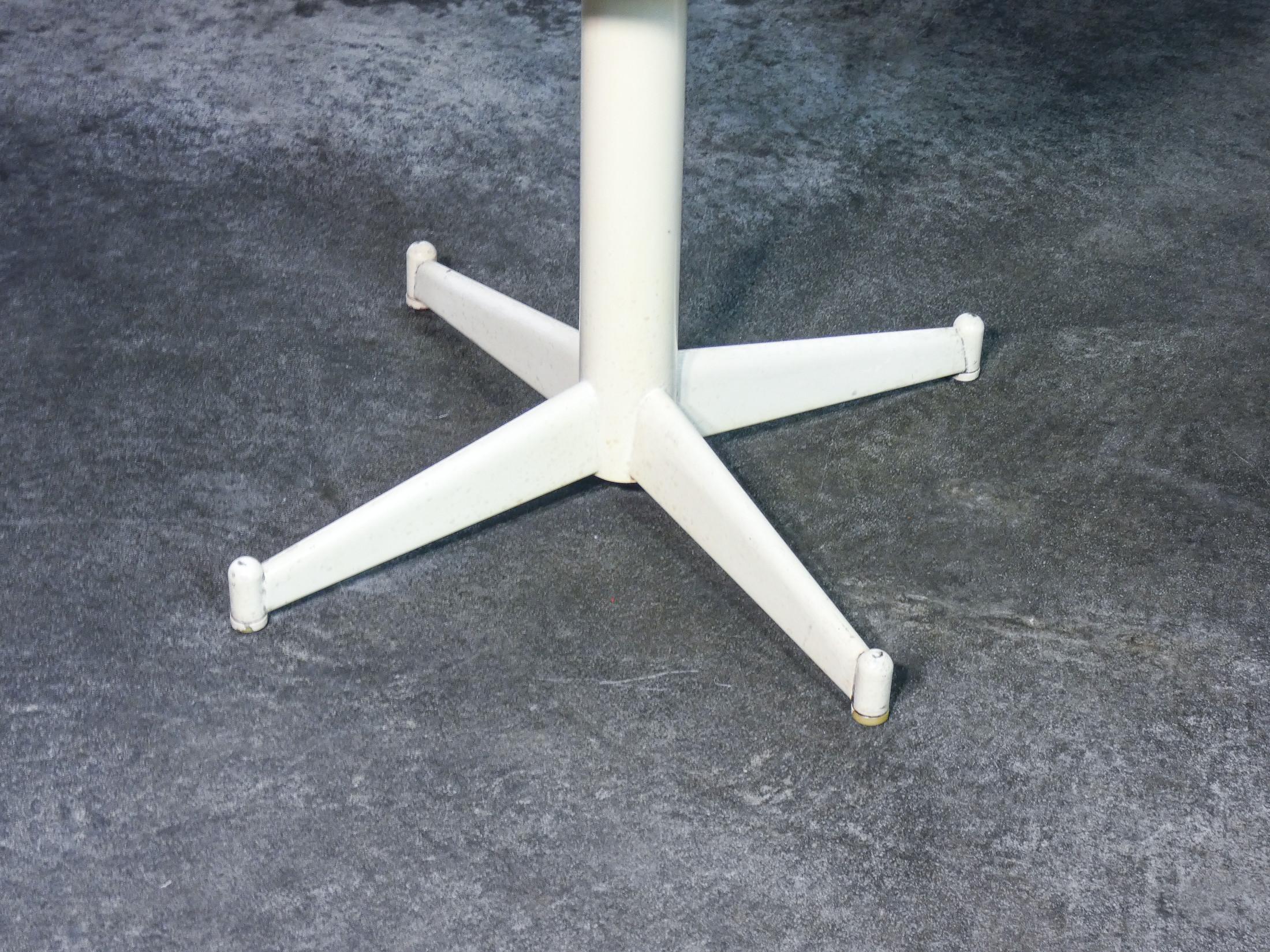 Paire de chaises pivotantes, design Charles et Ray EAMES pour Herman MILLER. 1960s en vente 2